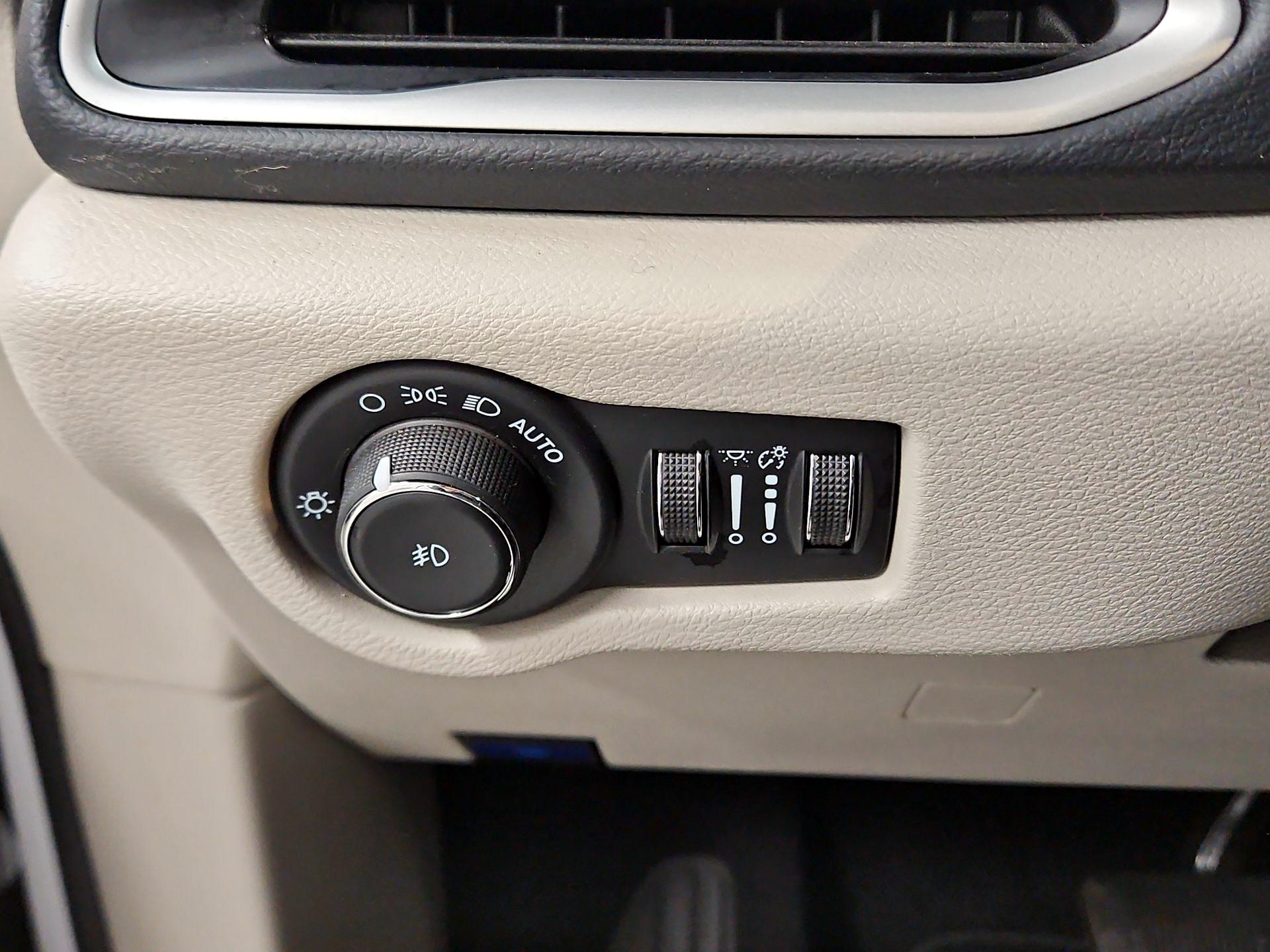 Thumbnail: 2024 Chrysler Pacifica - 13