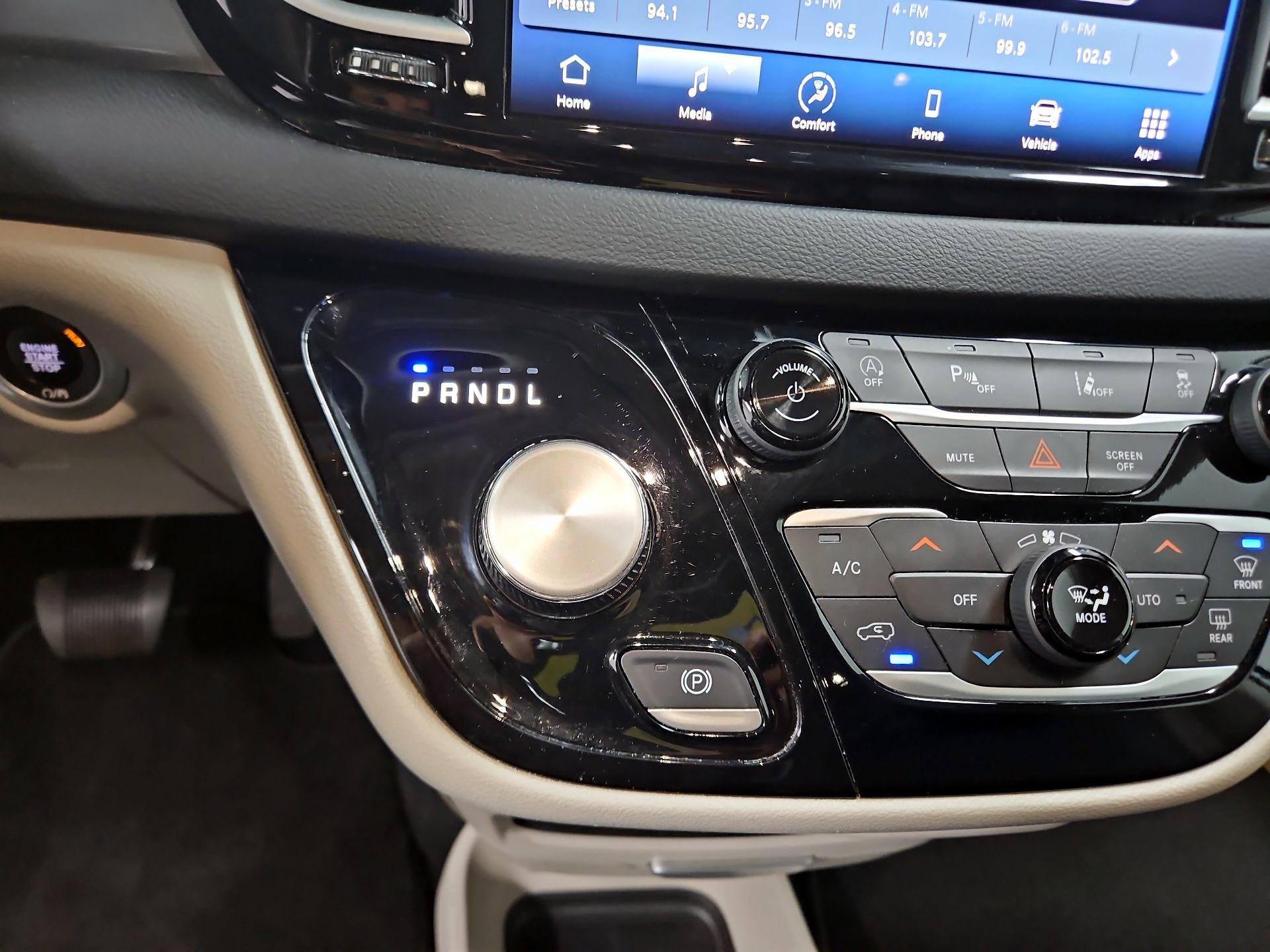 Thumbnail: 2024 Chrysler Pacifica - 17