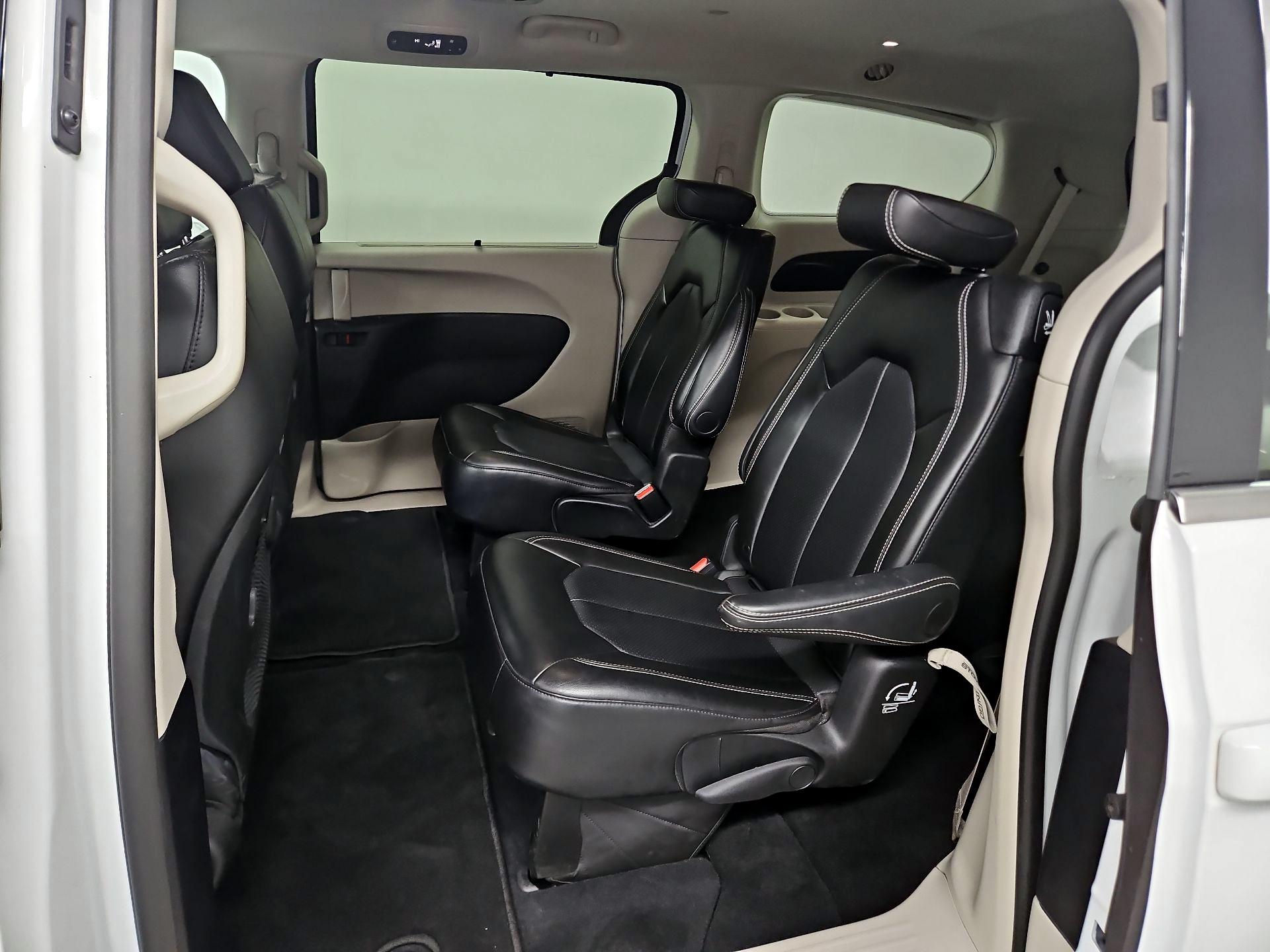 Thumbnail: 2024 Chrysler Pacifica - 19