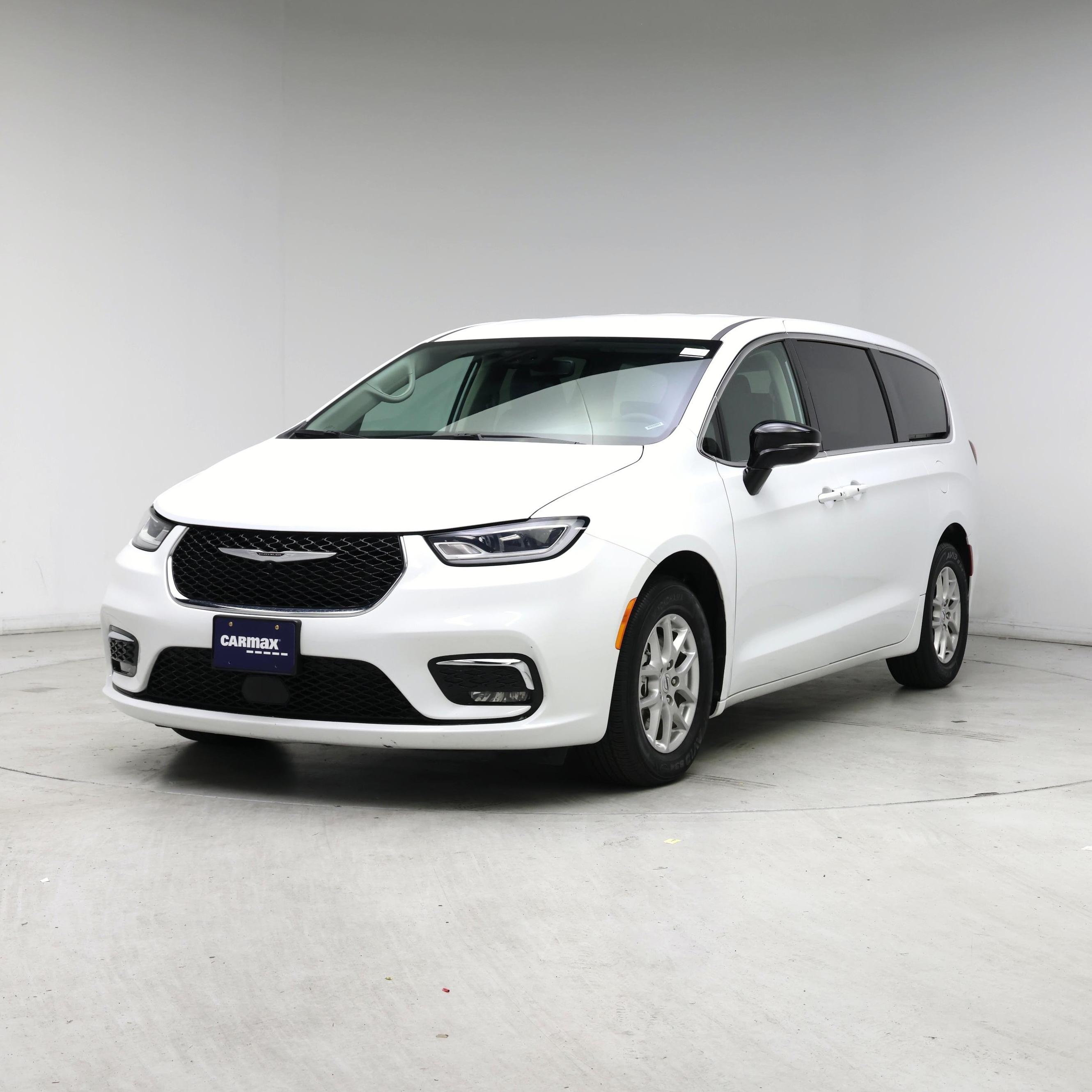 Thumbnail: 2024 Chrysler Pacifica - 4