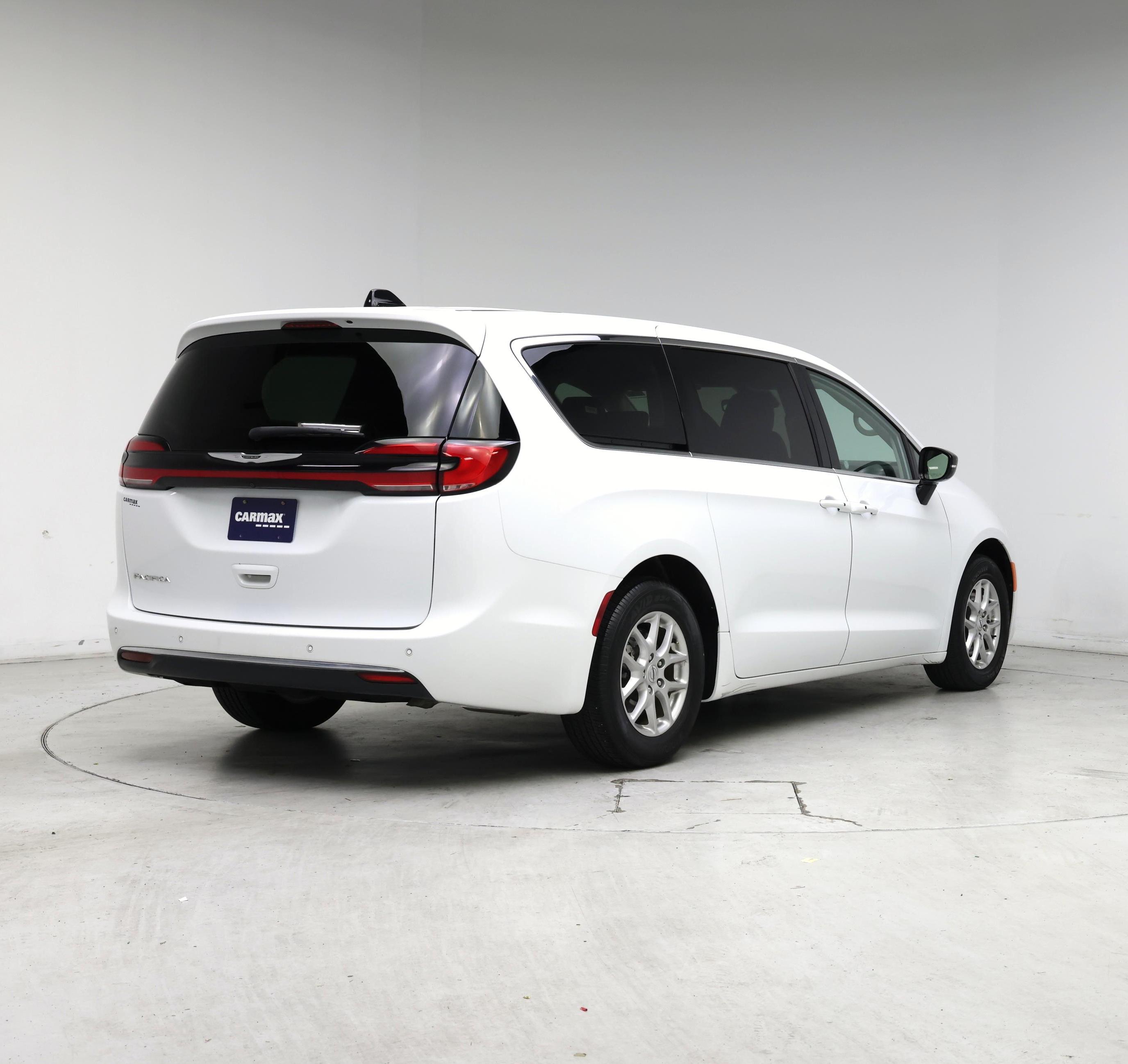 Thumbnail: 2024 Chrysler Pacifica - 8