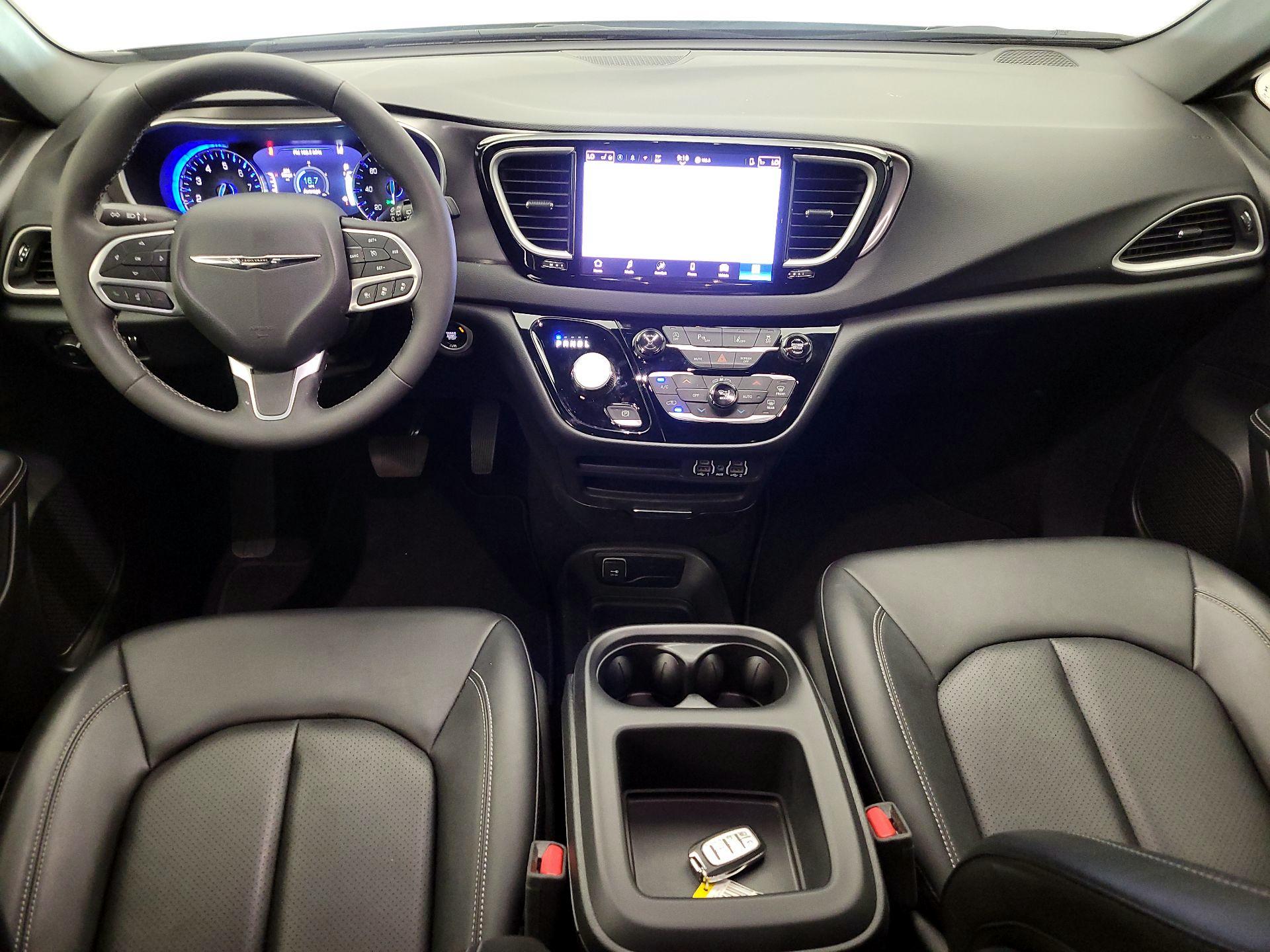 Thumbnail: 2025 Chrysler Pacifica - 9