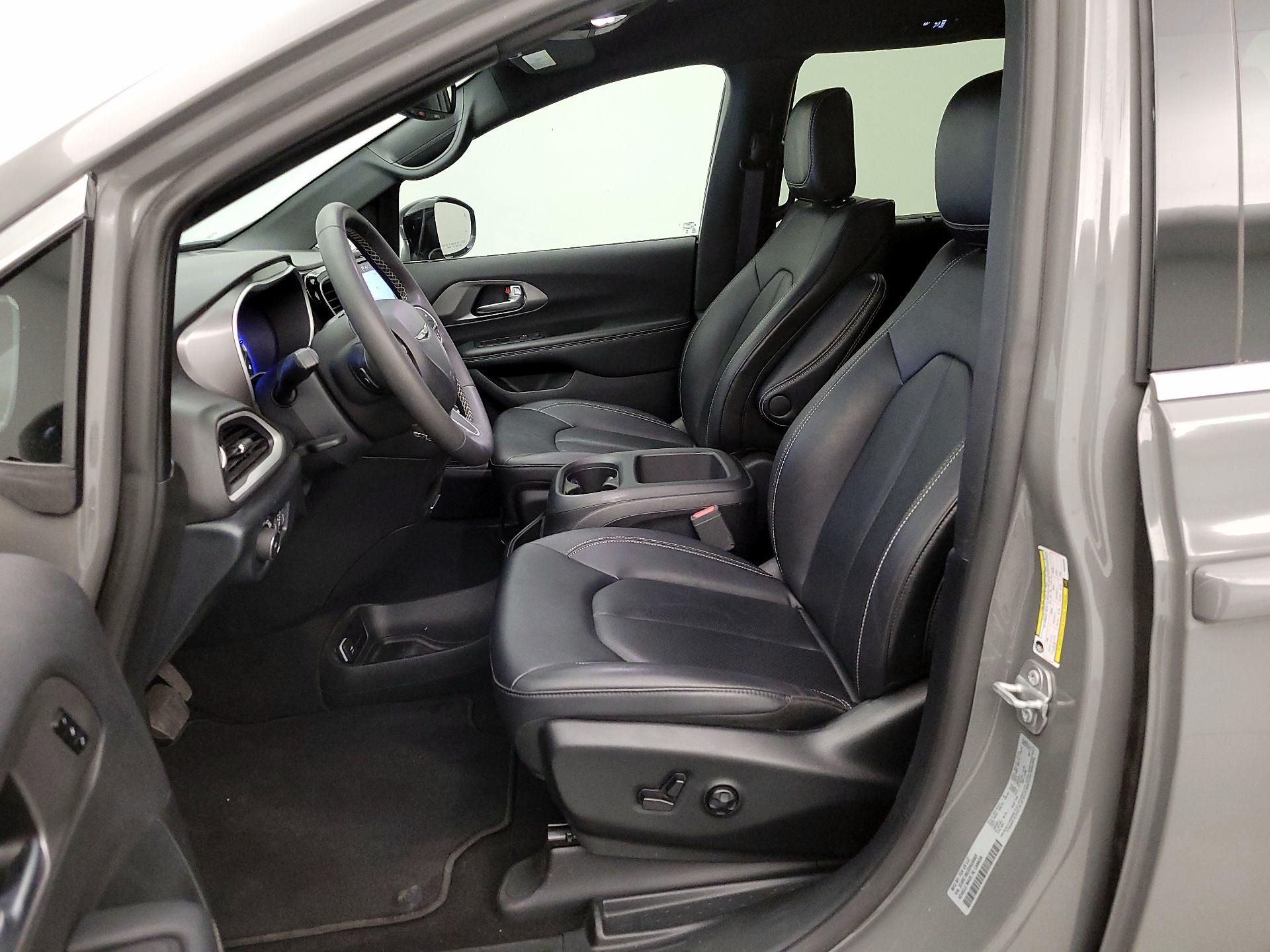 Thumbnail: 2025 Chrysler Pacifica - 11