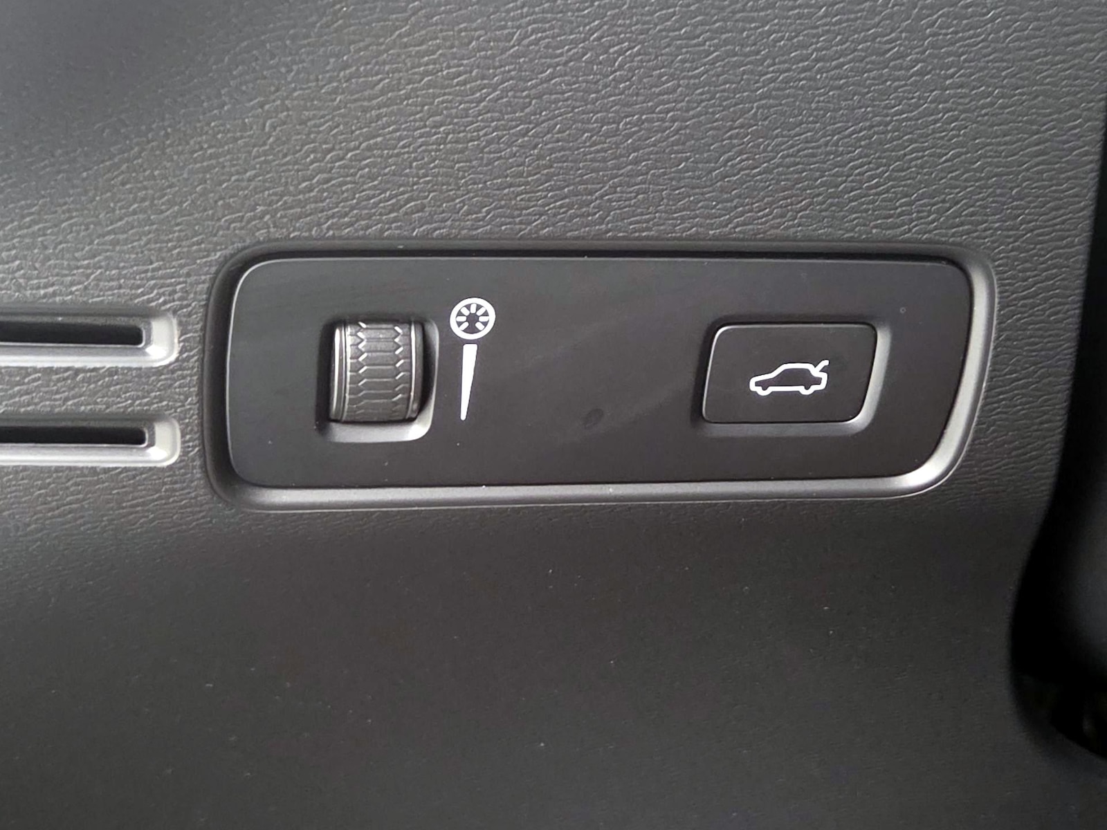 2022 Volvo XC40 R-Design - Photo 14