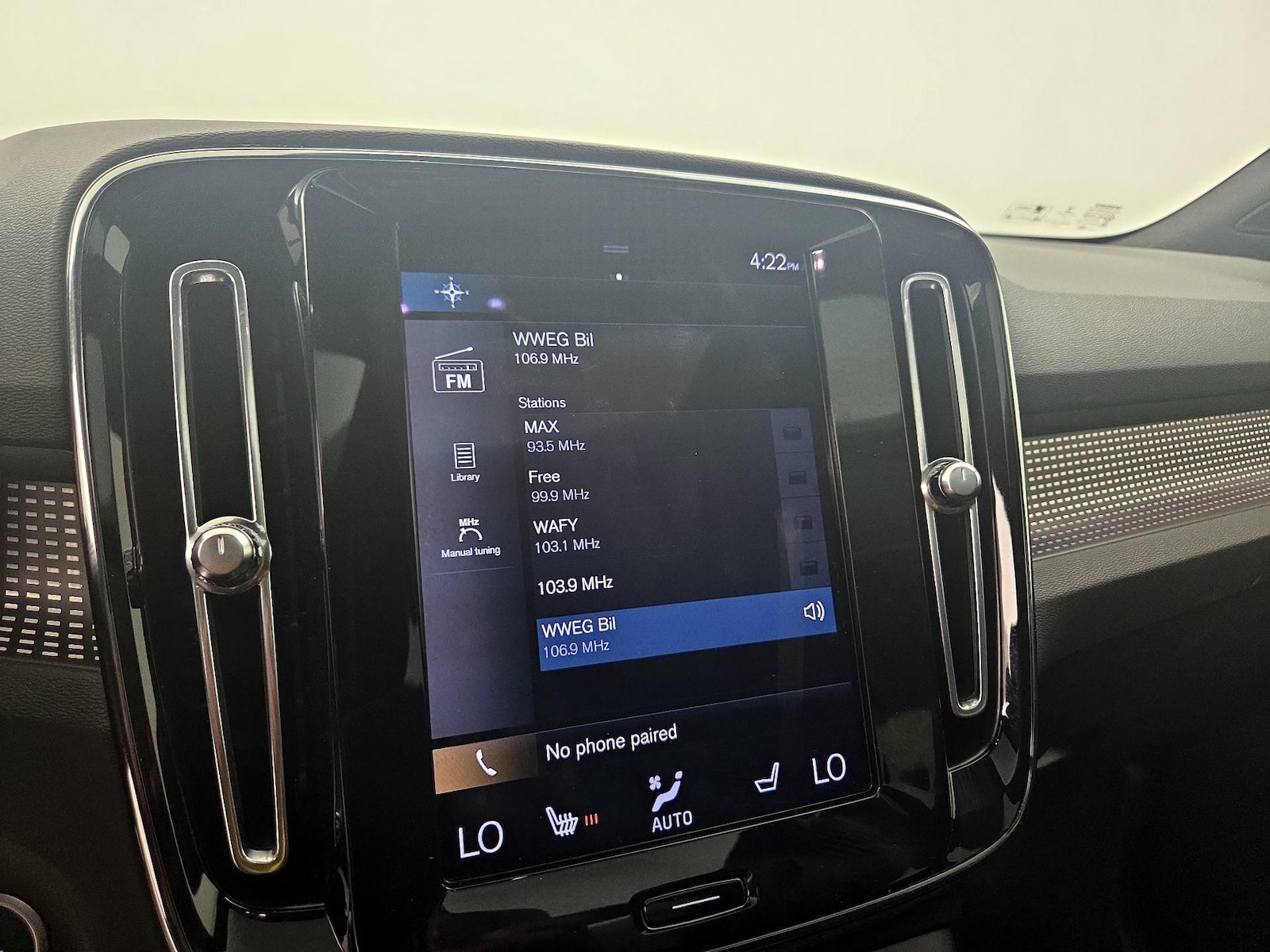 2022 Volvo XC40 R-Design - Photo 17