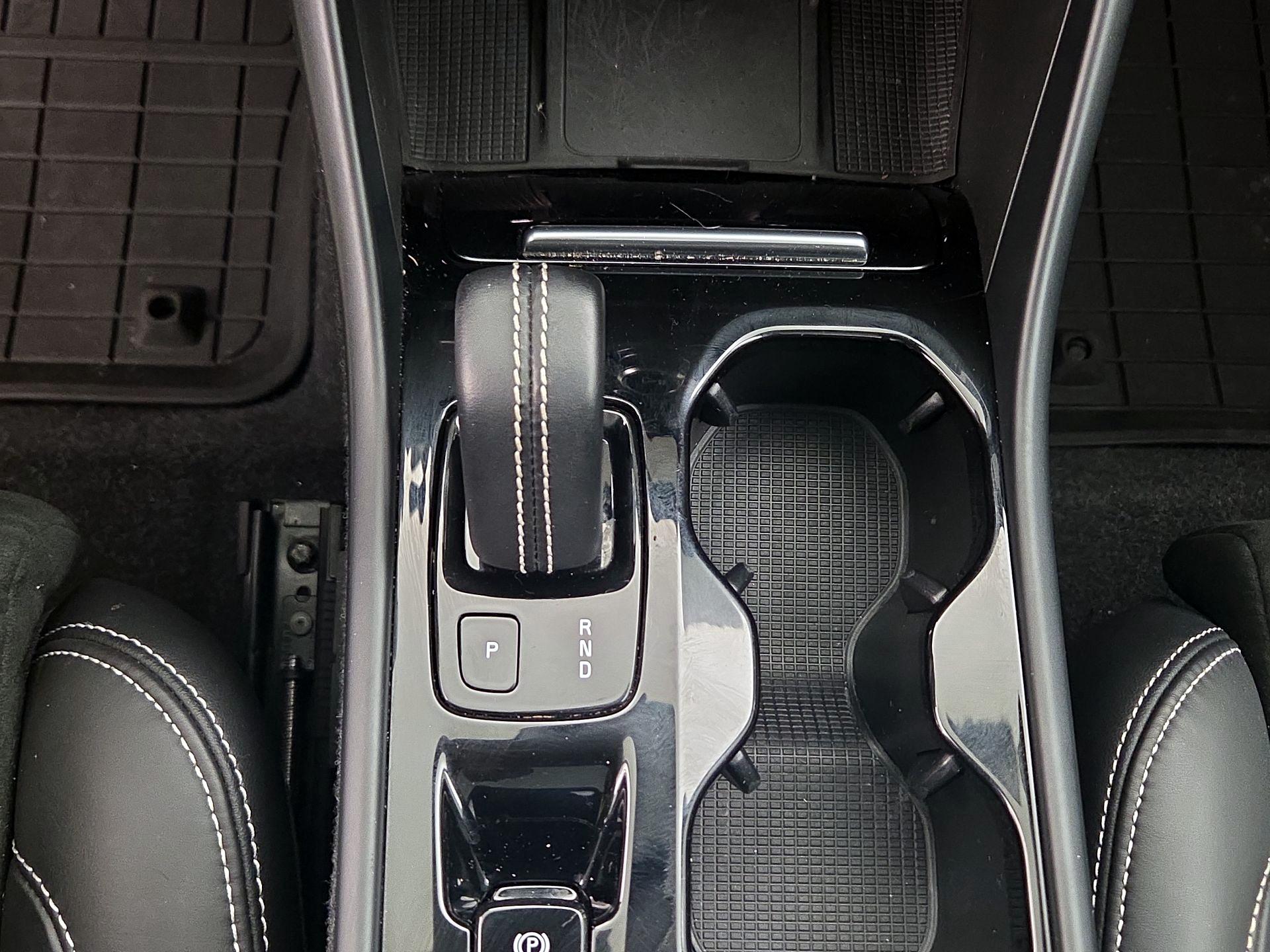 Thumbnail: 2022 Volvo XC40 - 18