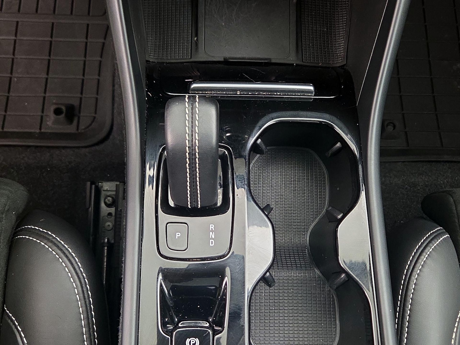 2022 Volvo XC40 R-Design - Photo 19