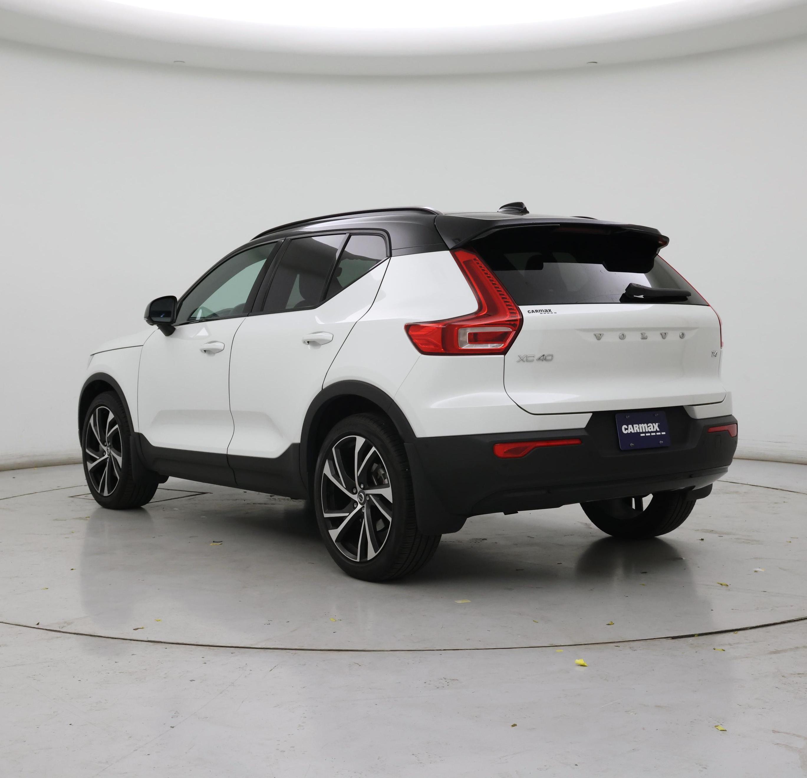 Thumbnail: 2022 Volvo XC40 - 2