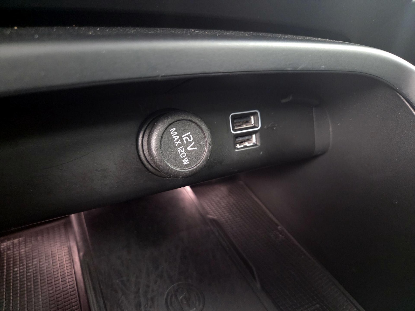 2022 Volvo XC40 R-Design - Photo 20