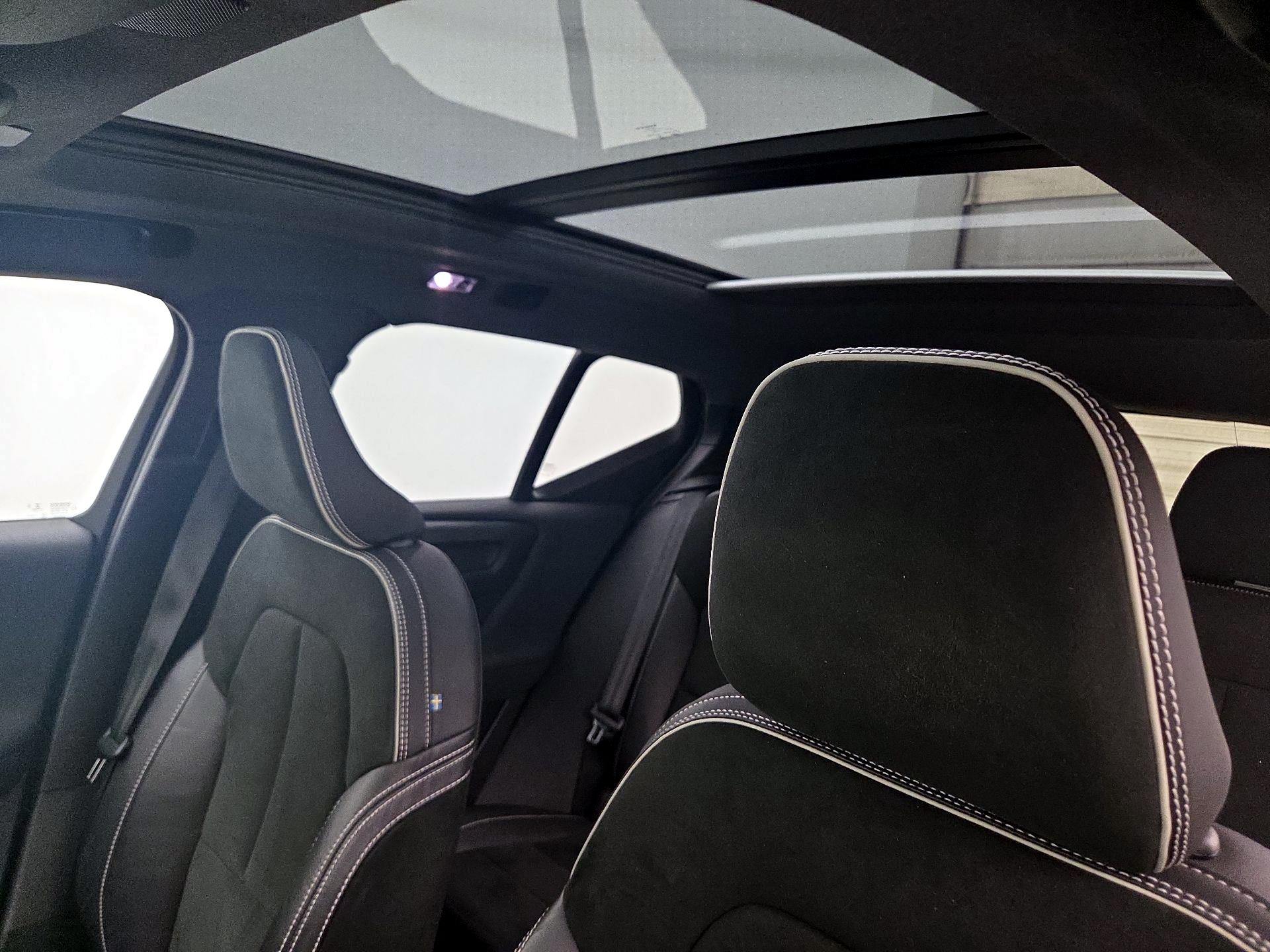 Thumbnail: 2022 Volvo XC40 - 20