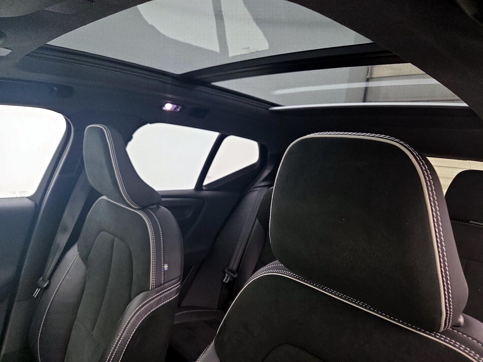 2022 Volvo XC40 R-Design - Photo 21