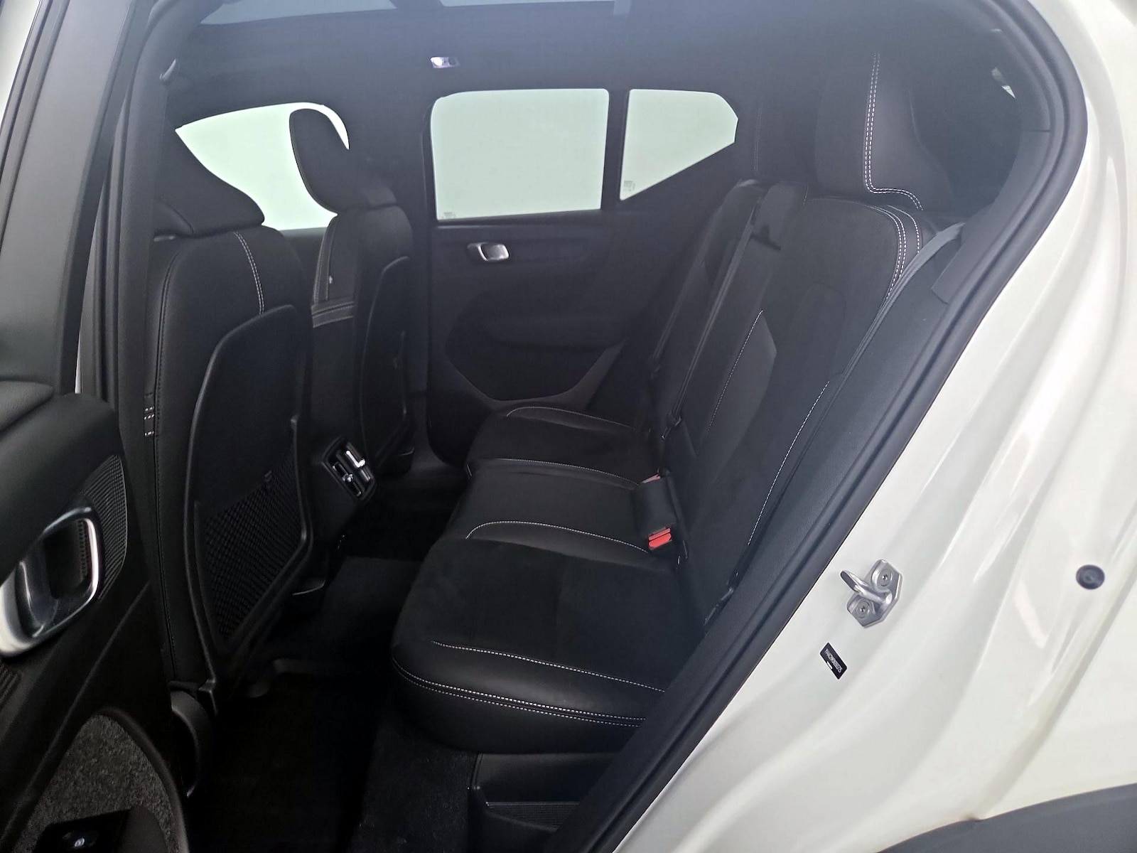 2022 Volvo XC40 R-Design - Photo 22