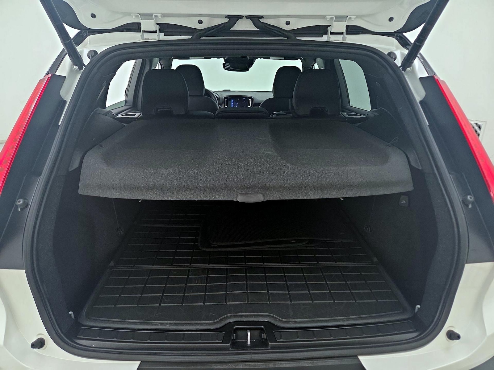 2022 Volvo XC40 R-Design - Photo 23
