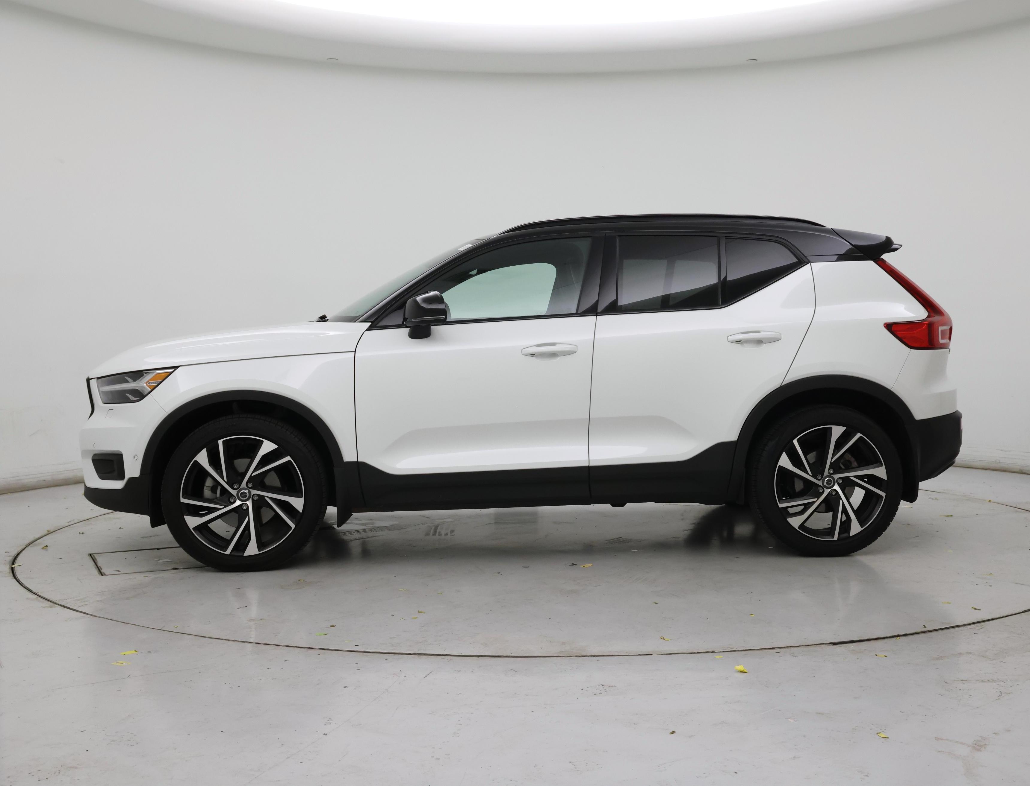 Thumbnail: 2022 Volvo XC40 - 3