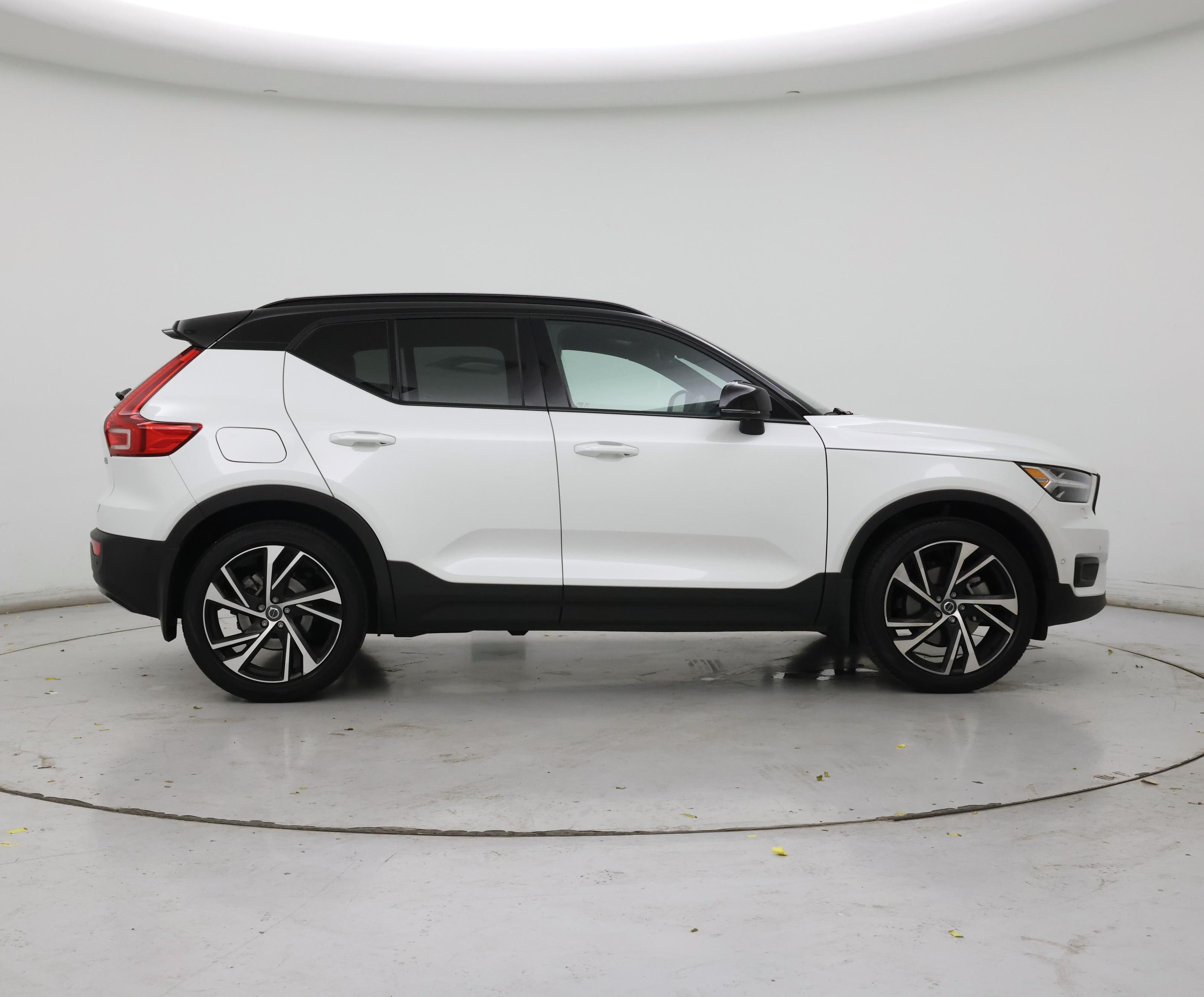 Thumbnail: 2022 Volvo XC40 - 7