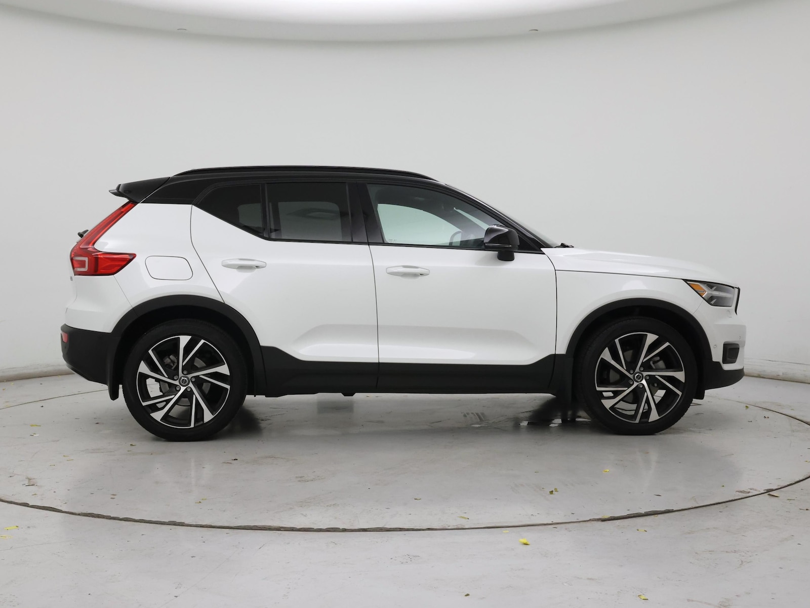 2022 Volvo XC40 R-Design - Photo 8