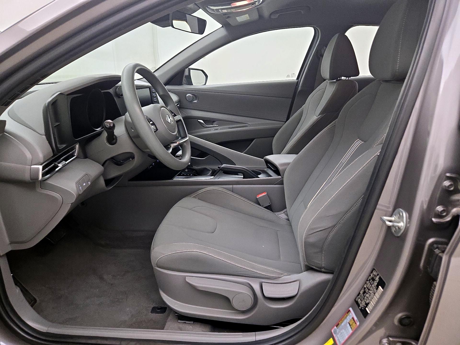 Thumbnail: 2022 Hyundai Elantra - 11