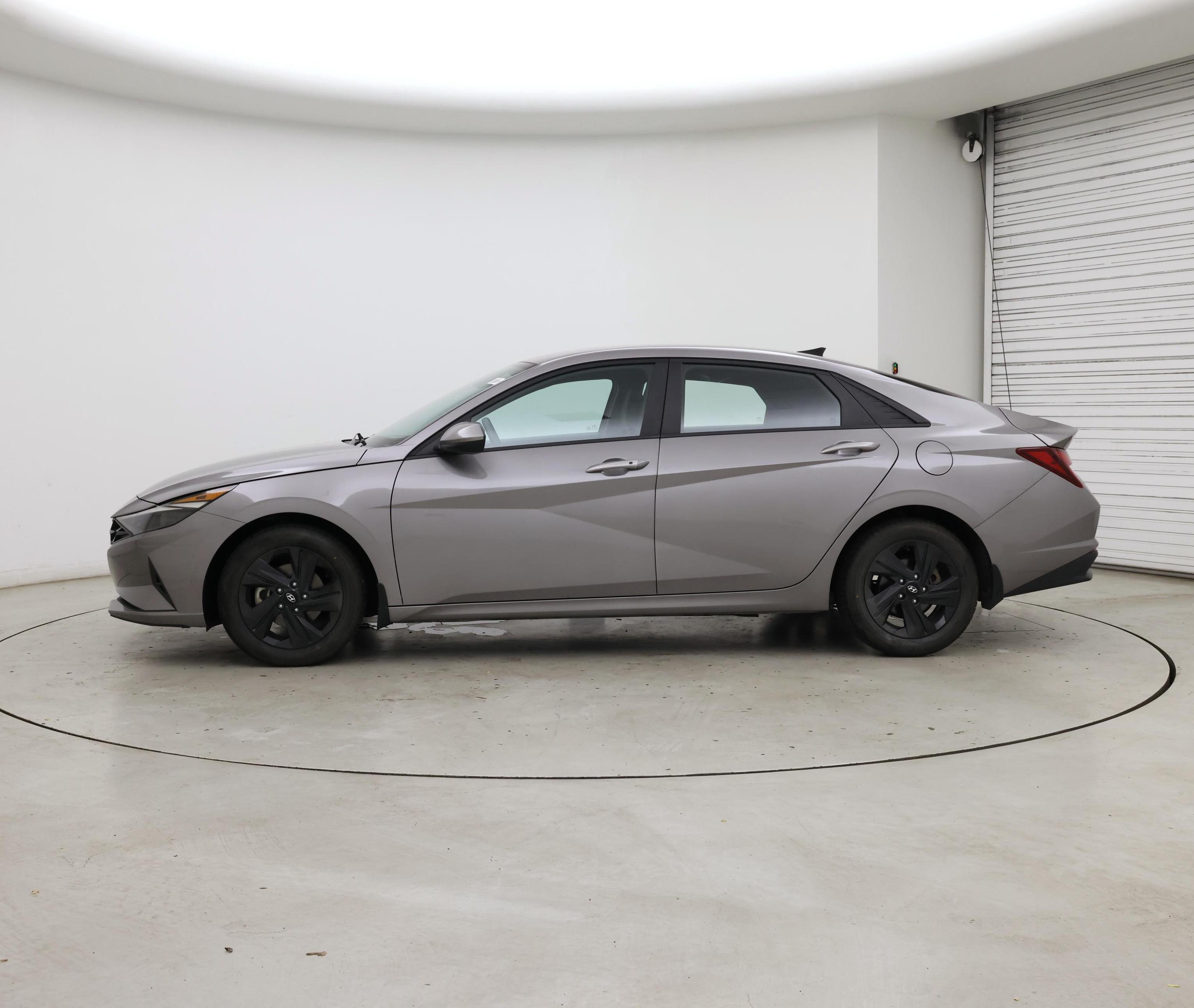 Thumbnail: 2022 Hyundai Elantra - 3