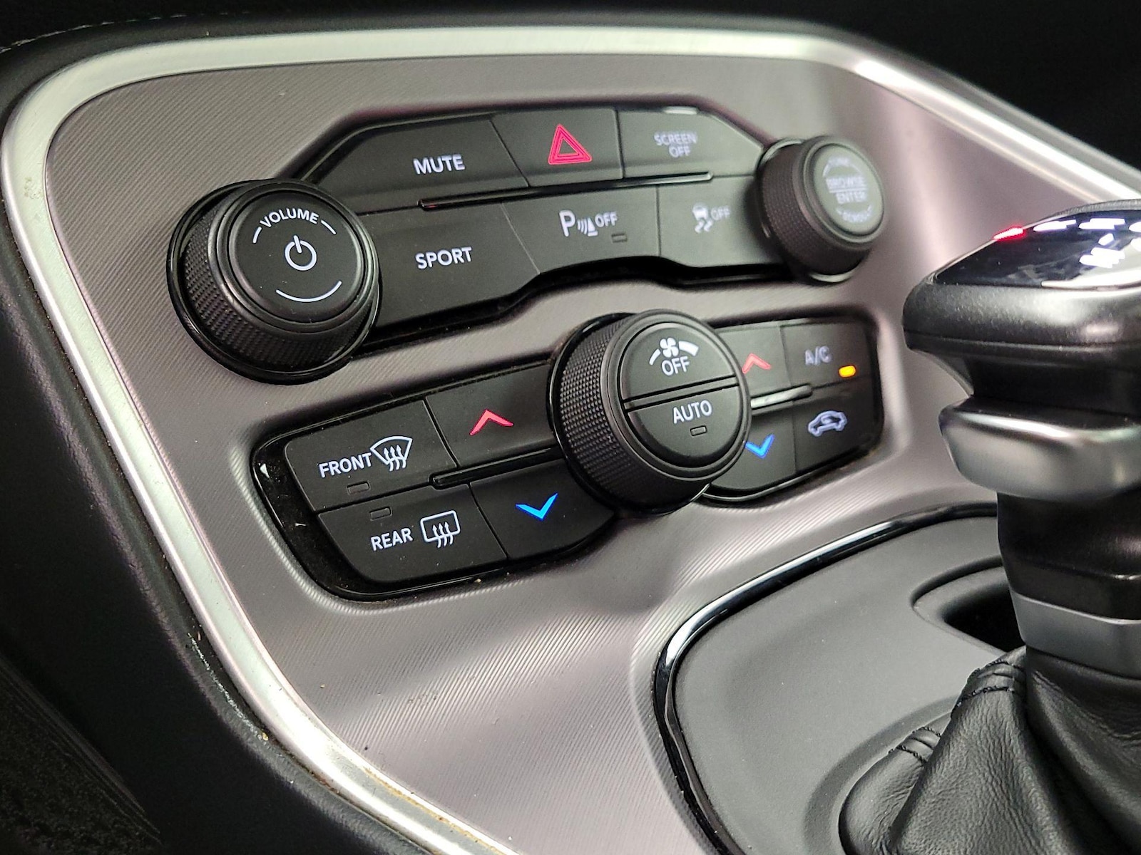 2022 Dodge Challenger R/T - Photo 17