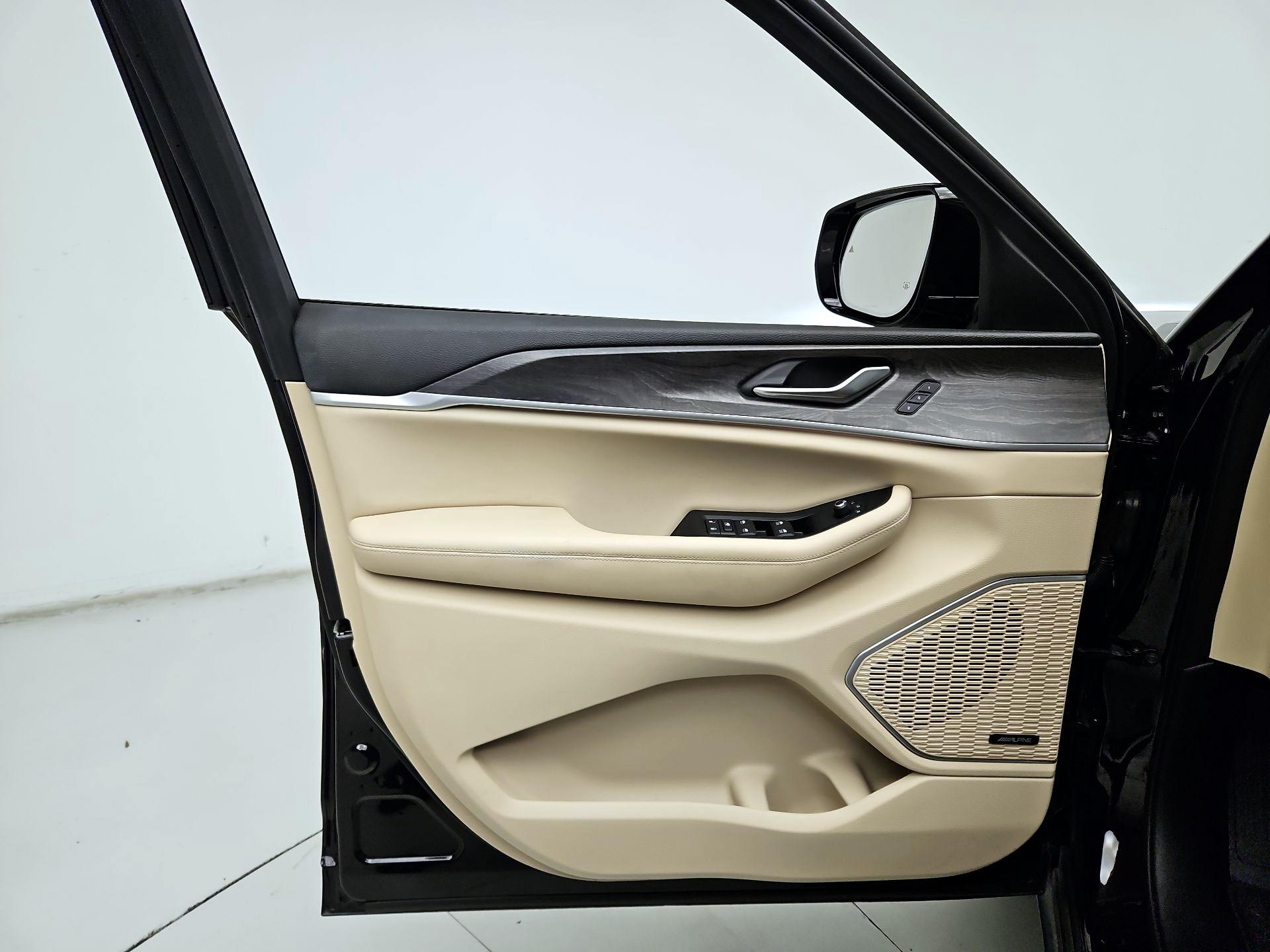 Thumbnail: 2022 Jeep Grand Cherokee - 12