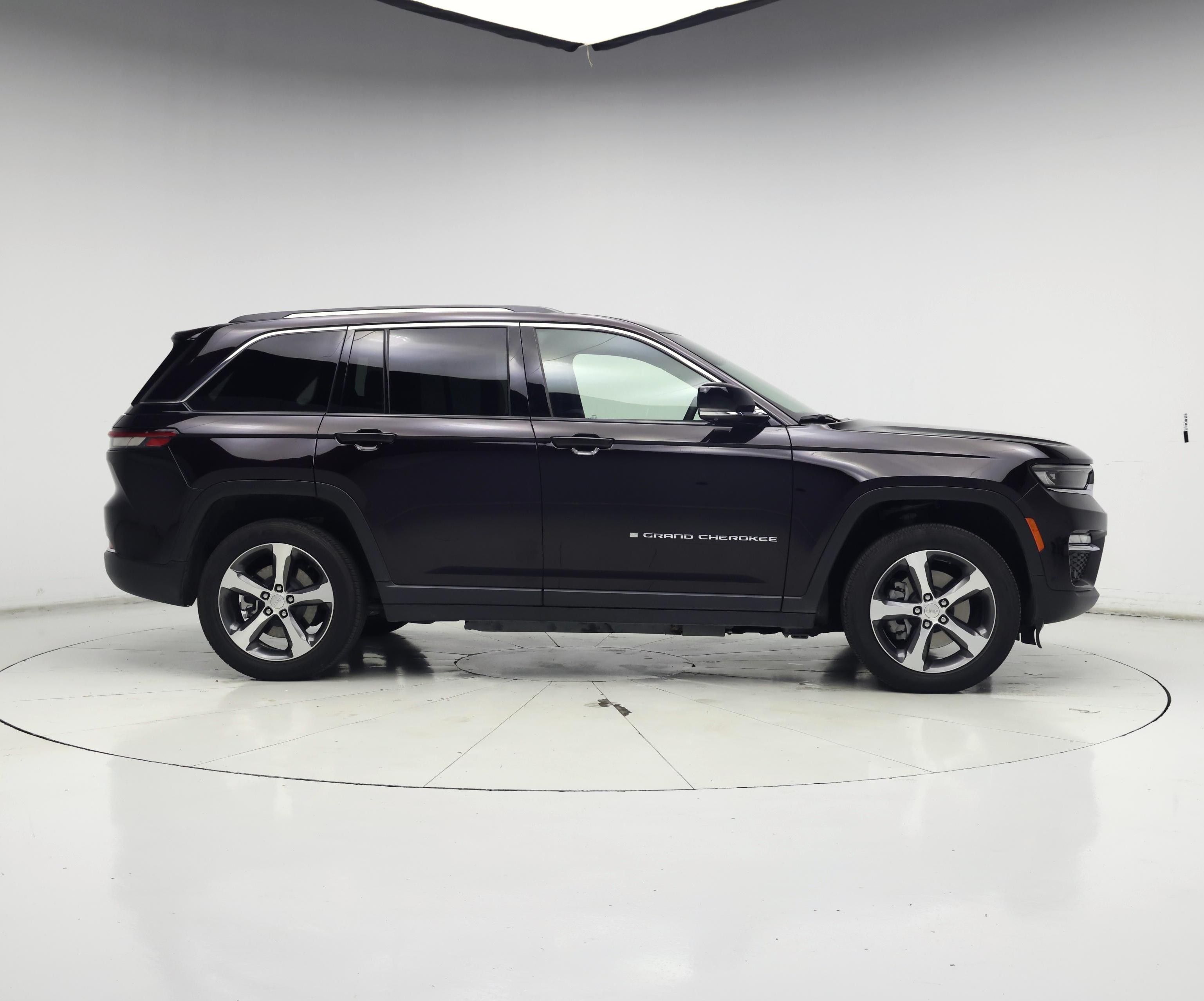 Thumbnail: 2022 Jeep Grand Cherokee - 7