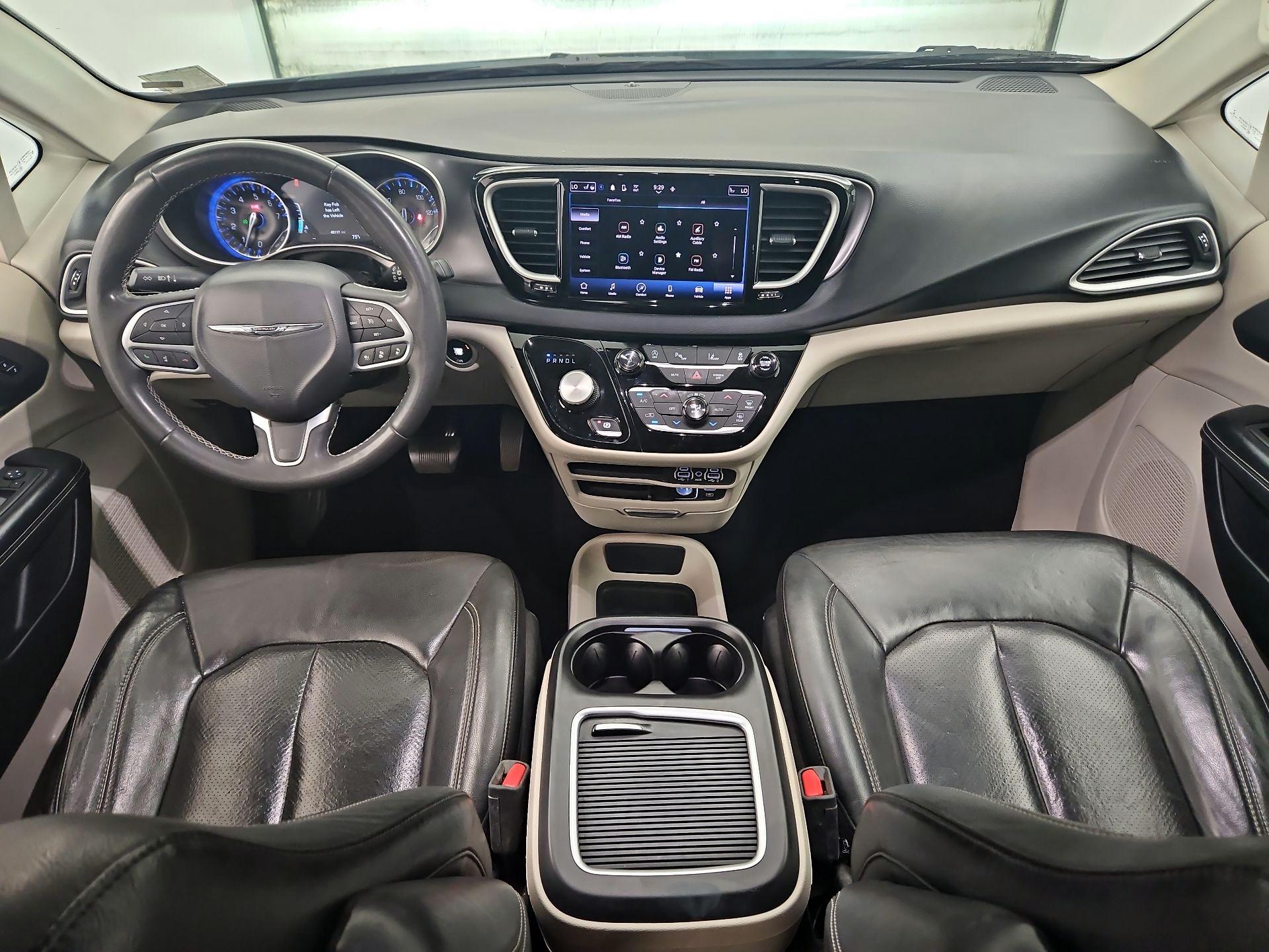 Thumbnail: 2022 Chrysler Pacifica - 9