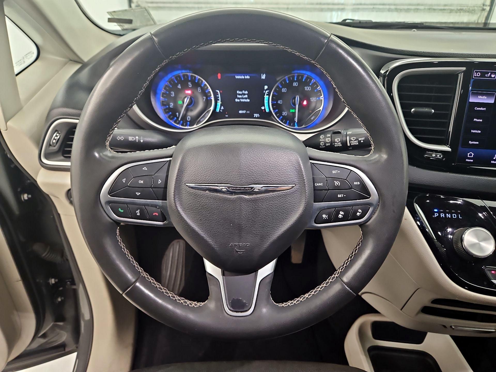 Thumbnail: 2022 Chrysler Pacifica - 10