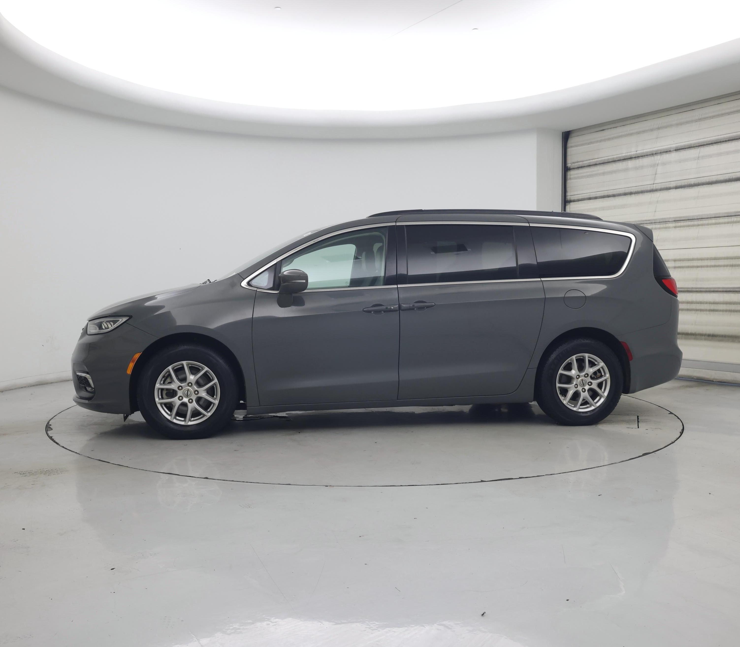 Thumbnail: 2022 Chrysler Pacifica - 3