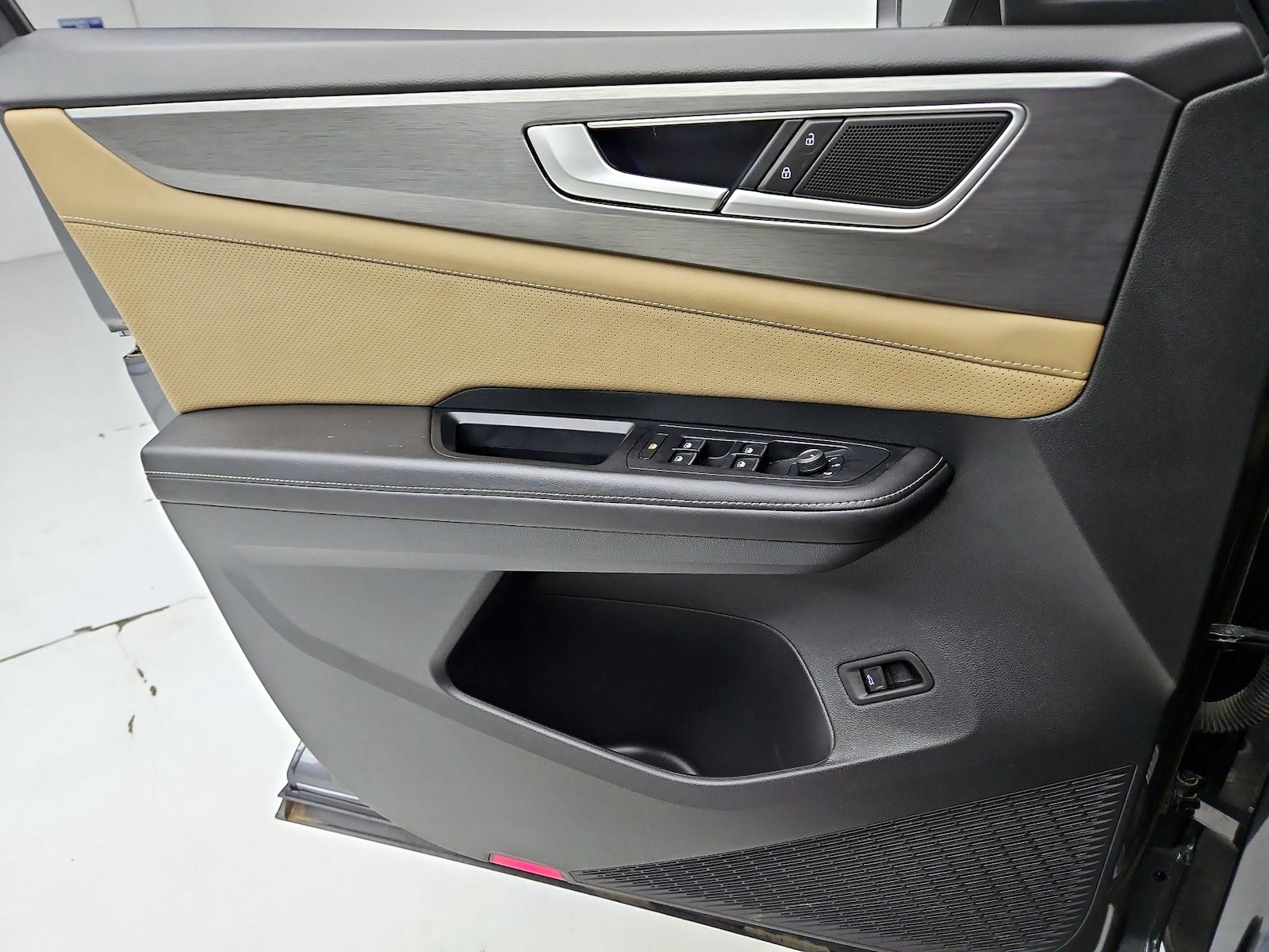 2025 Volkswagen Atlas Cross Sport SE w/Tech - Photo 13