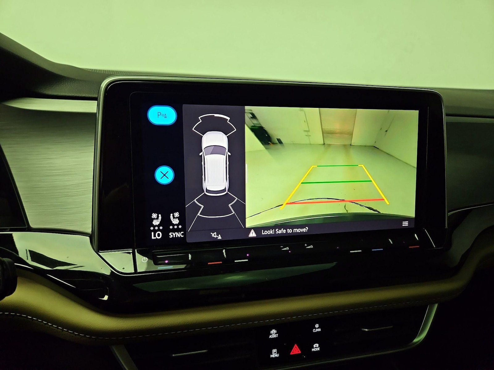 2025 Volkswagen Atlas Cross Sport SE w/Tech - Photo 15