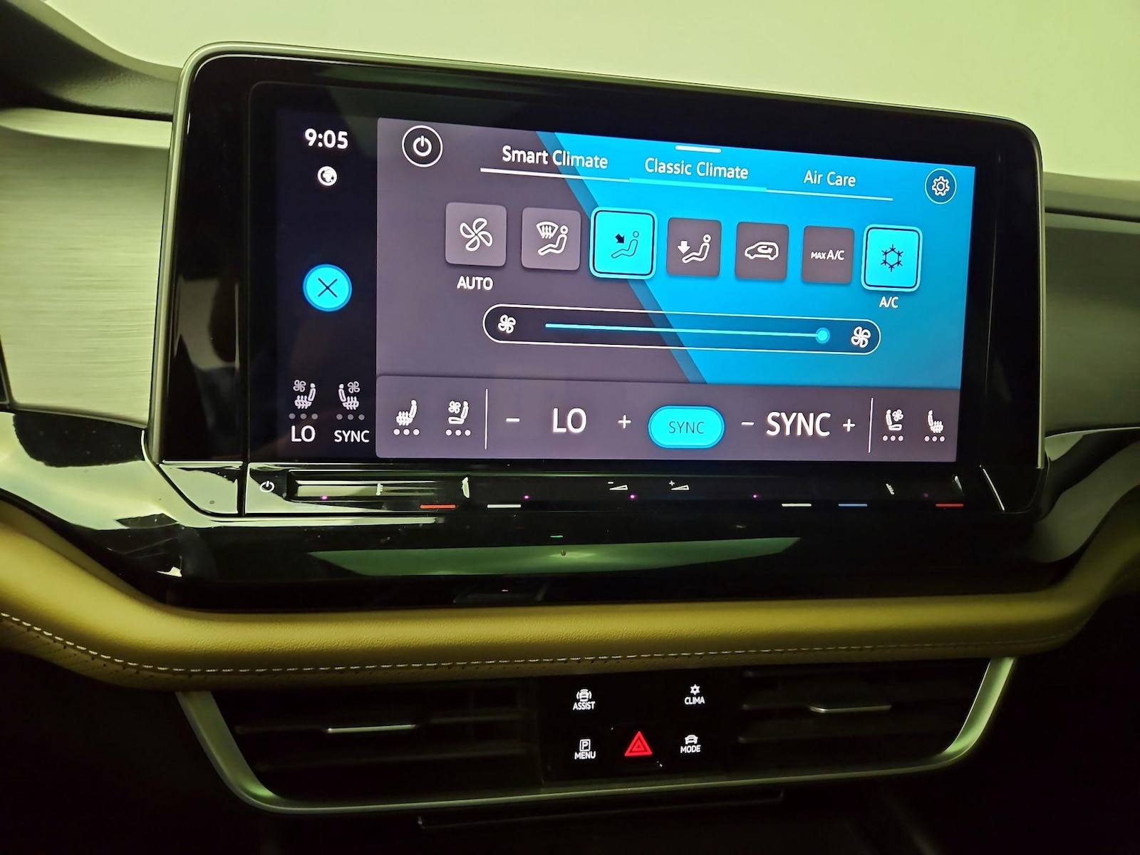 2025 Volkswagen Atlas Cross Sport SE w/Tech - Photo 17