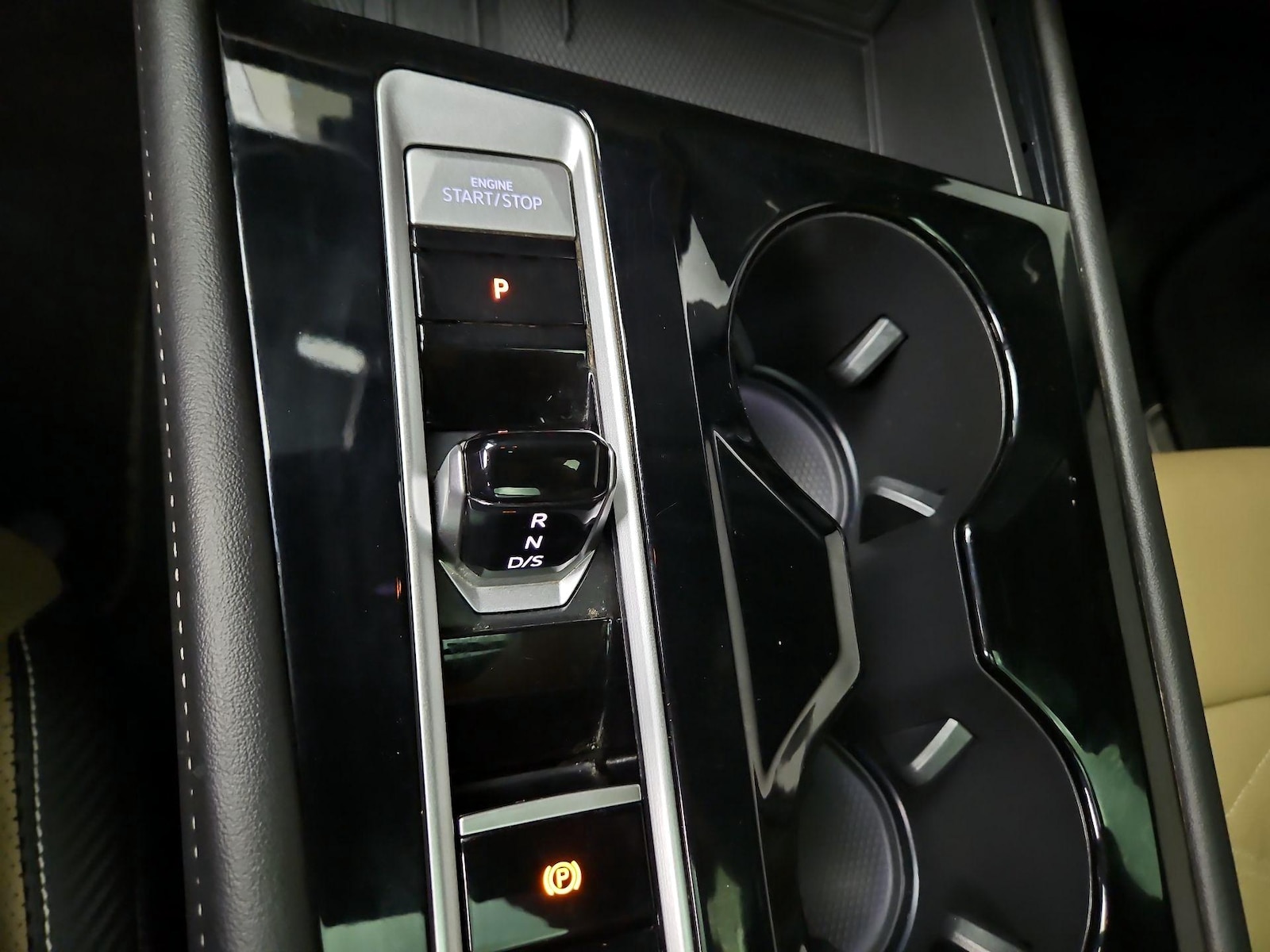 2025 Volkswagen Atlas Cross Sport SE w/Tech - Photo 18