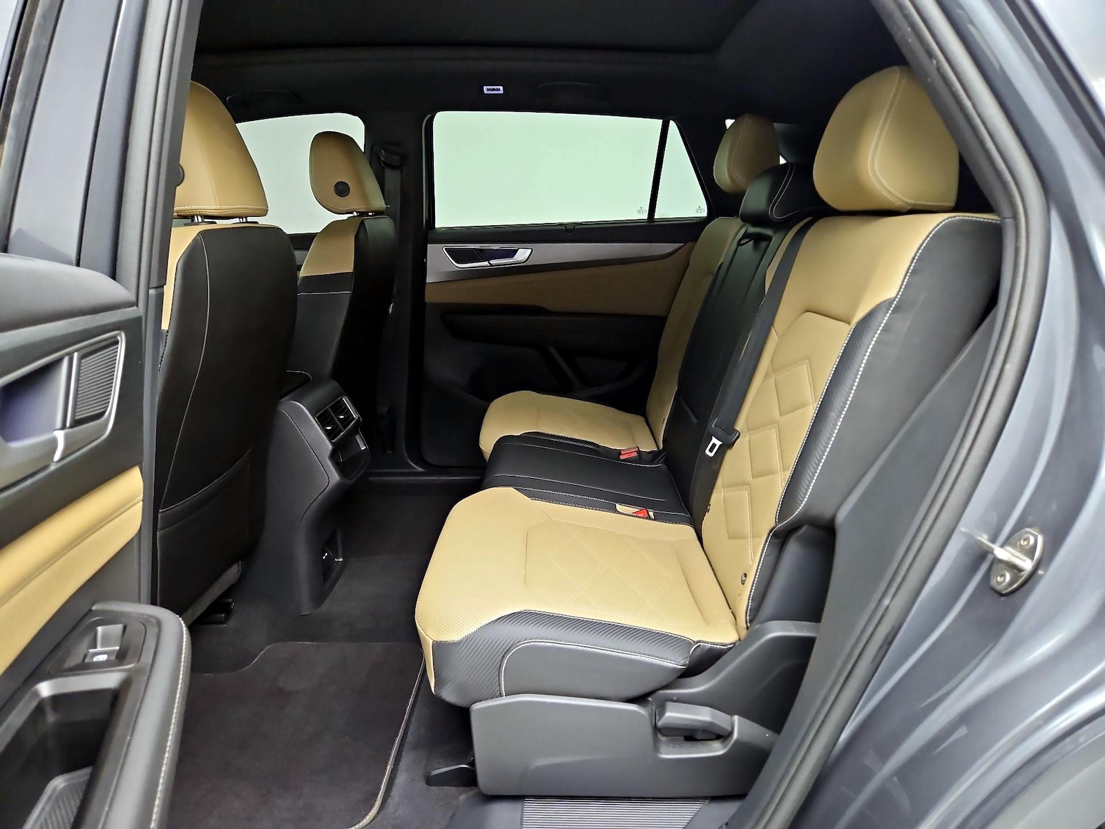 2025 Volkswagen Atlas Cross Sport SE w/Tech - Photo 21