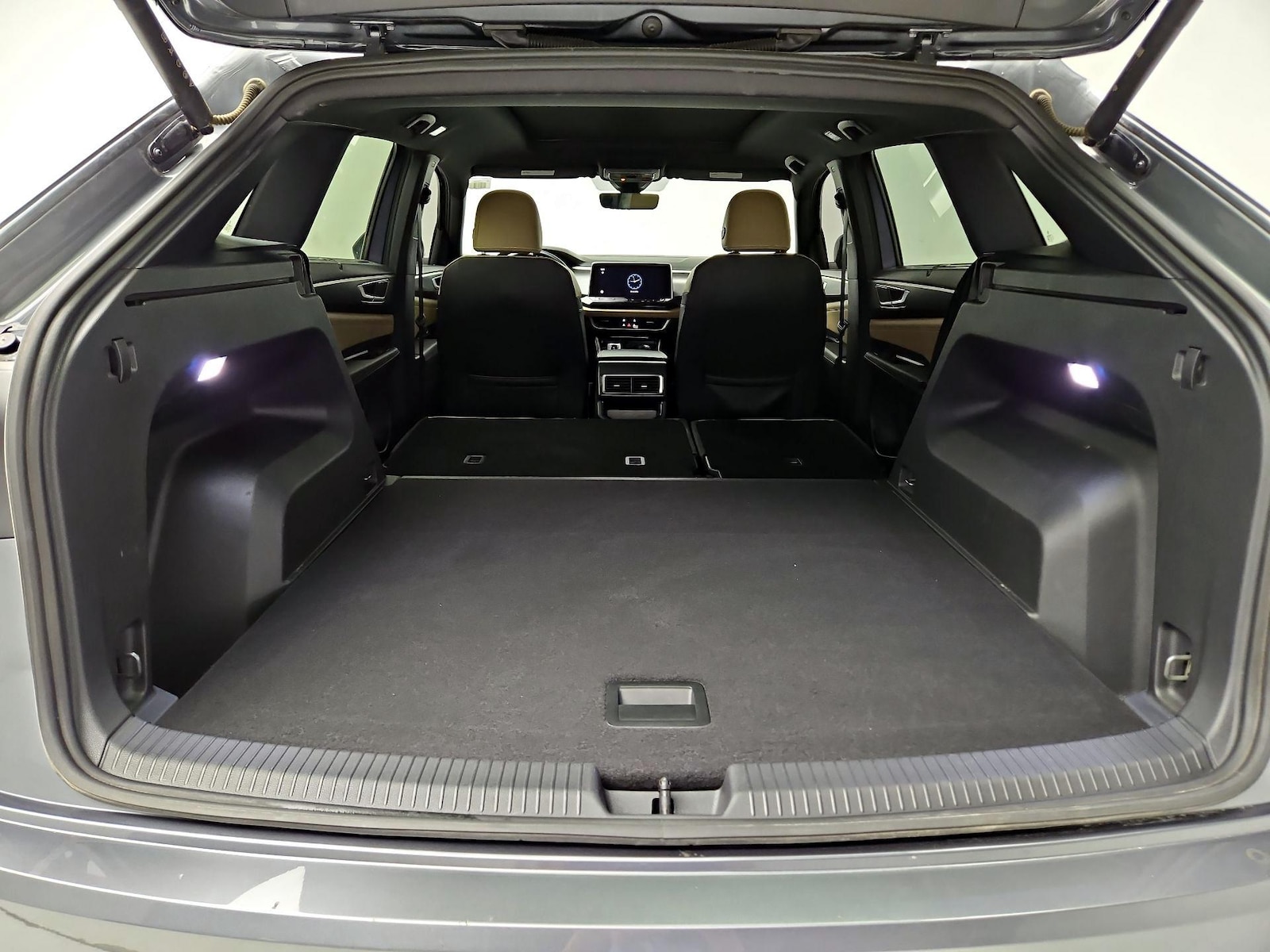 2025 Volkswagen Atlas Cross Sport SE w/Tech - Photo 23
