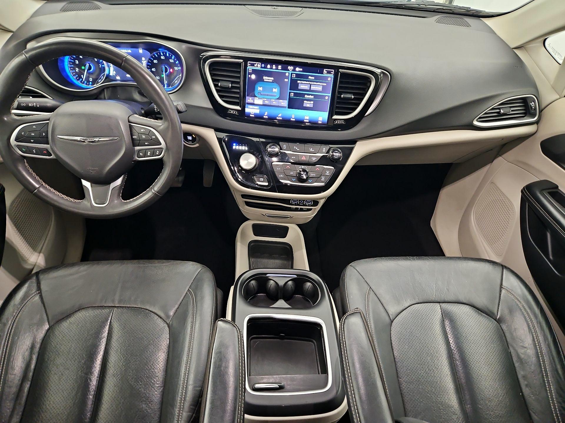 Thumbnail: 2022 Chrysler Pacifica - 9