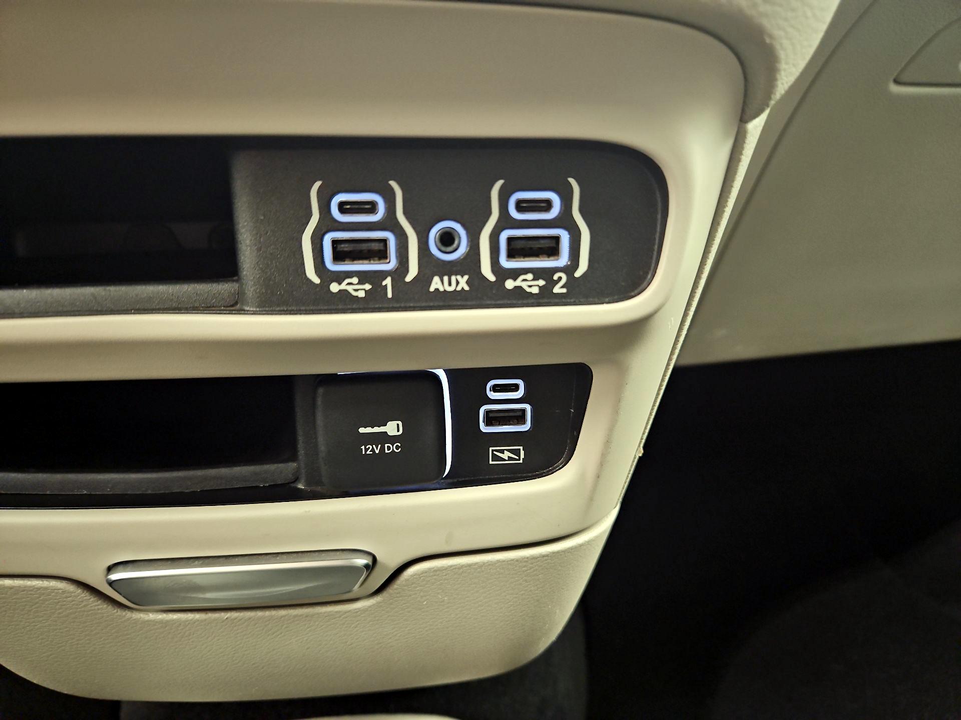 Thumbnail: 2022 Chrysler Pacifica - 18