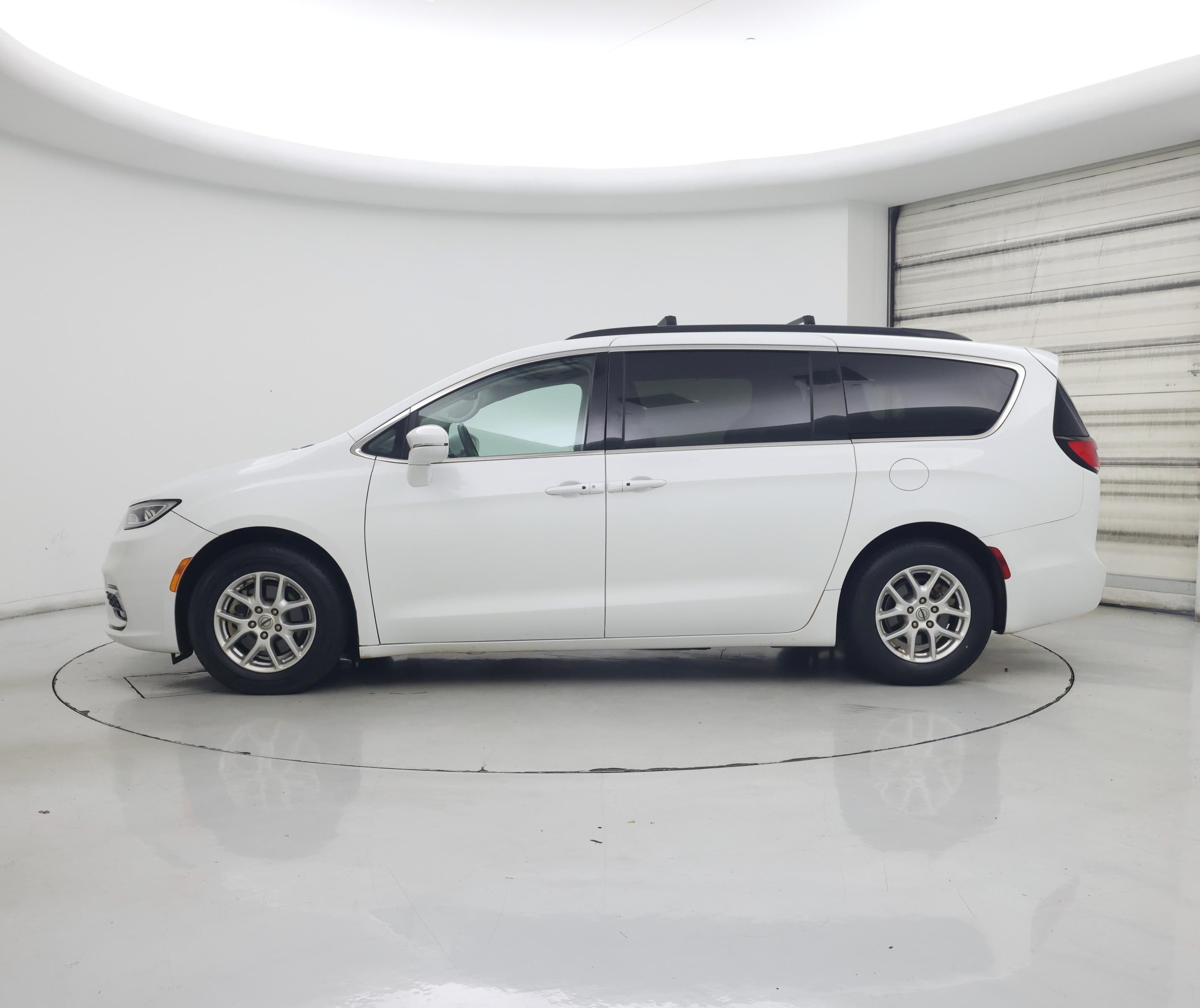 Thumbnail: 2022 Chrysler Pacifica - 3