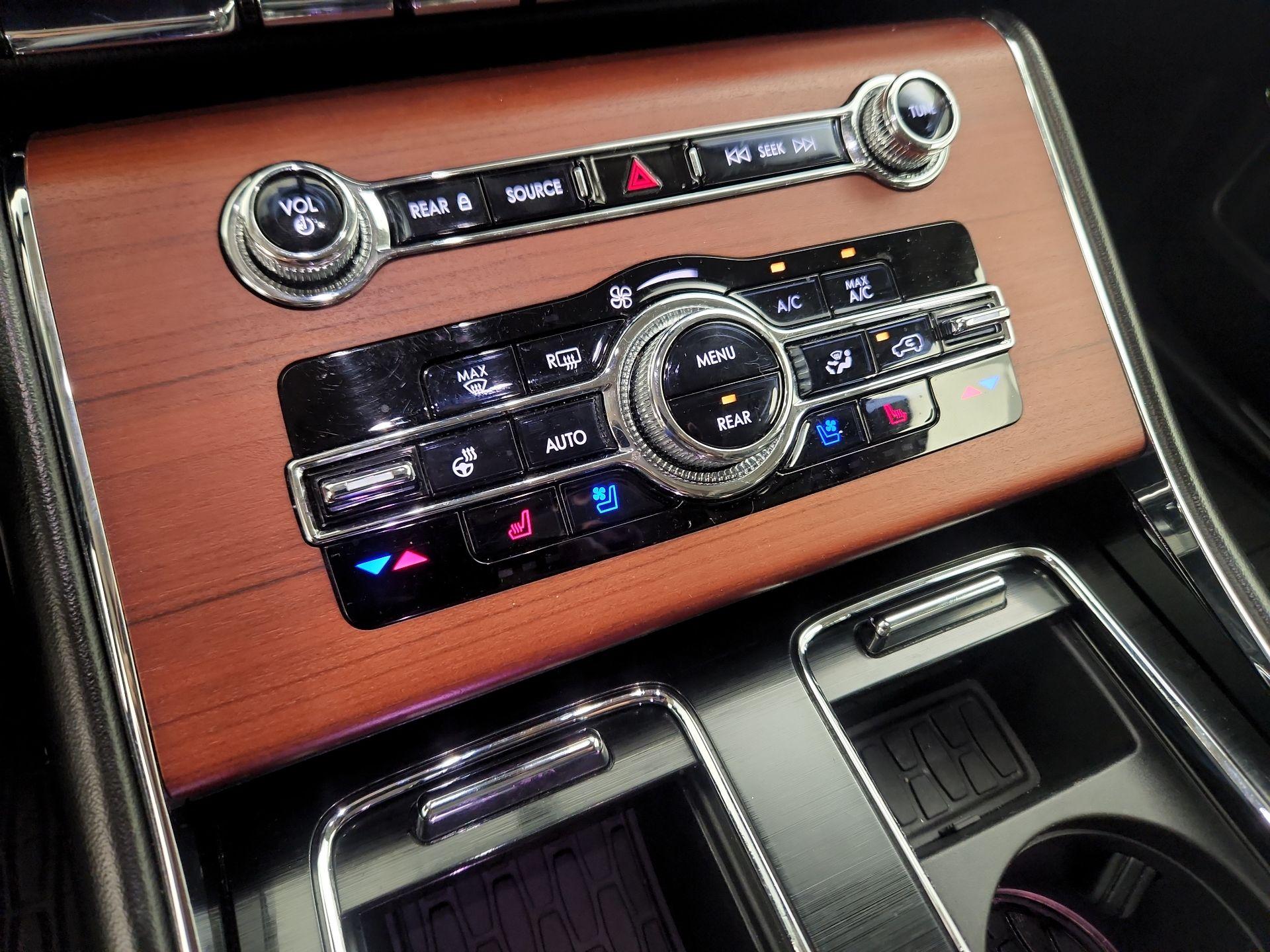 Thumbnail: 2021 Lincoln Aviator - 17