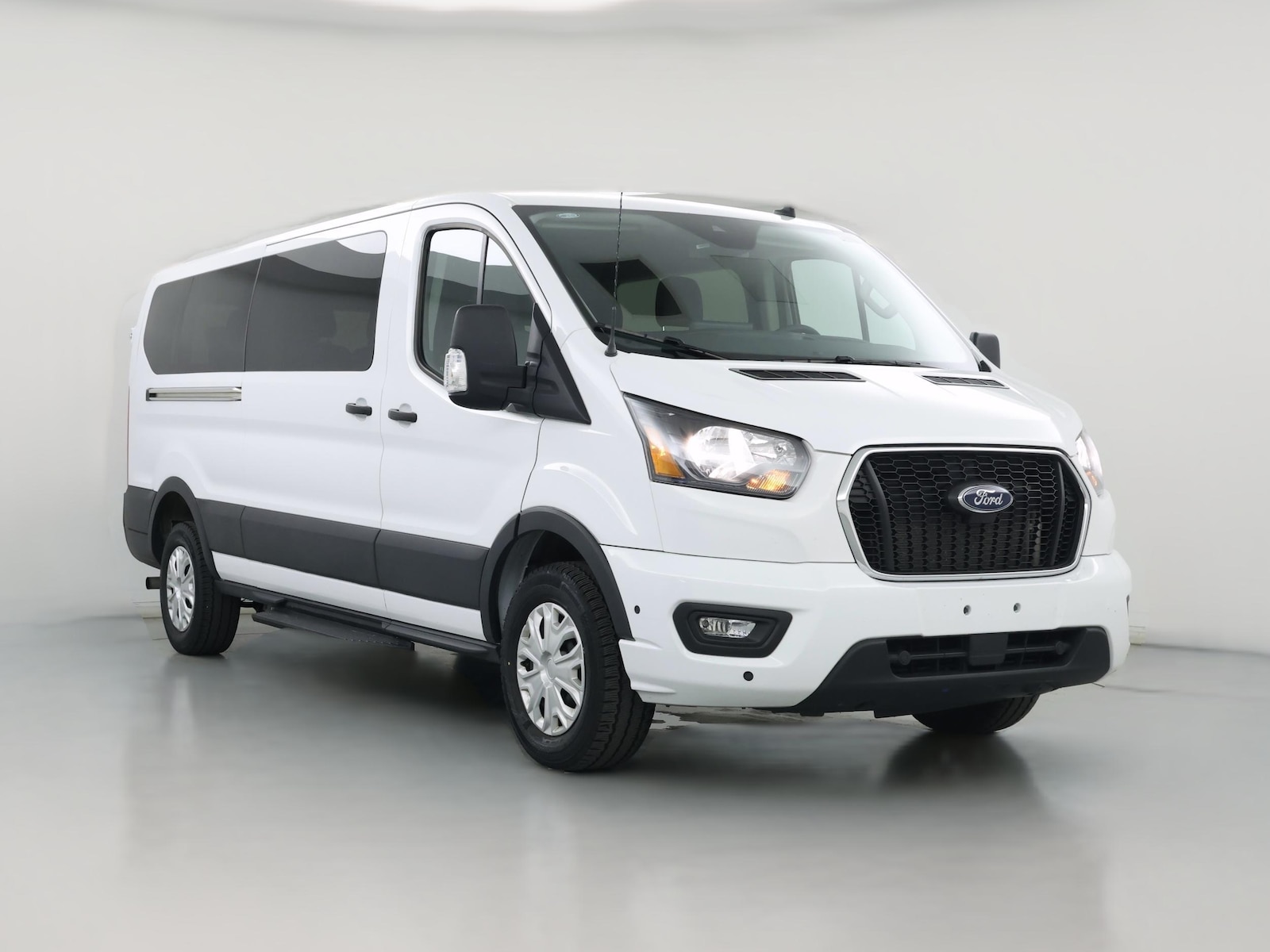 2025 Ford Transit Passenger Van XLT - Photo 1