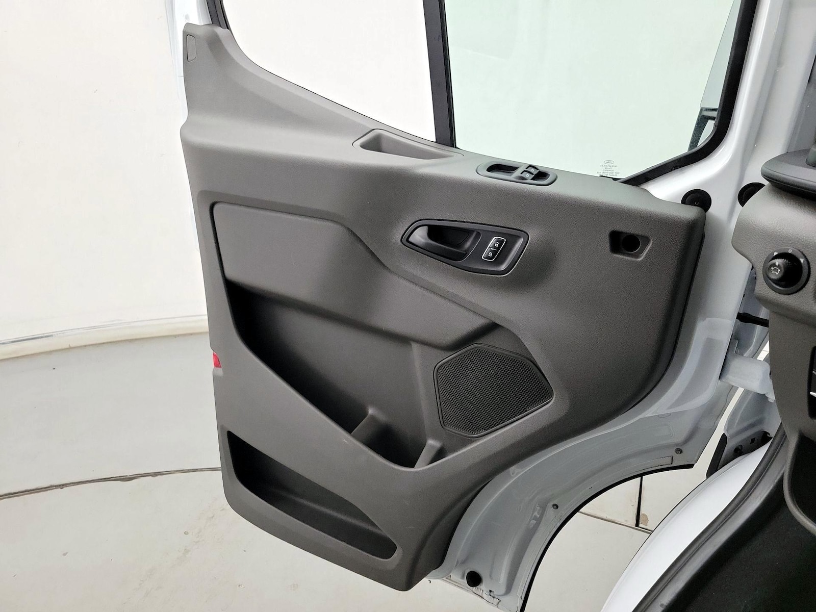 2025 Ford Transit Passenger Van XLT - Photo 13