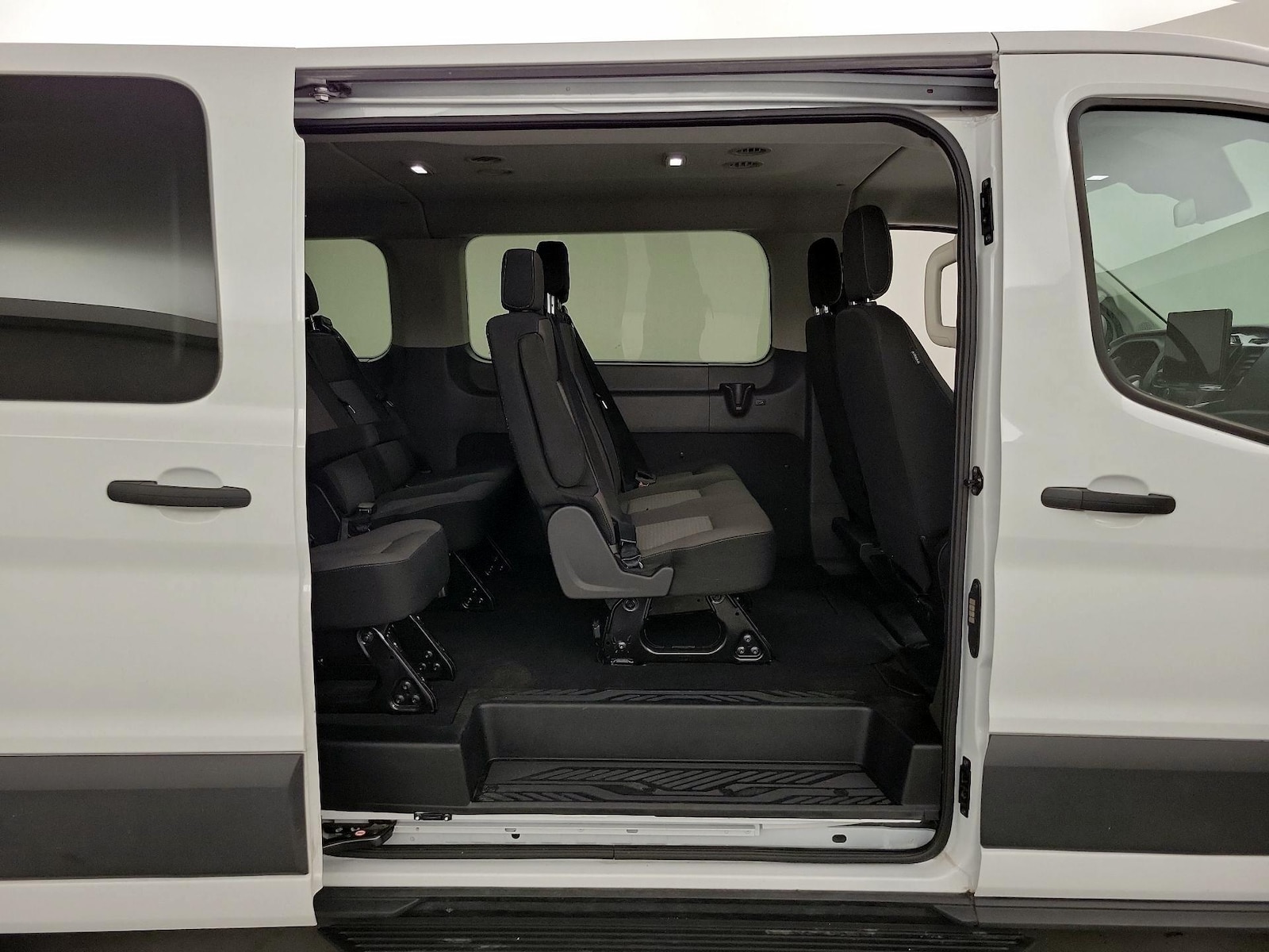 2025 Ford Transit Passenger Van XLT - Photo 21