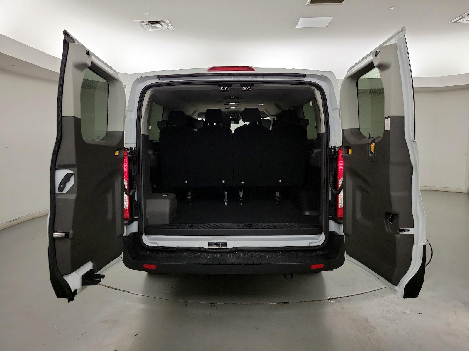 2025 Ford Transit Passenger Van XLT - Photo 23