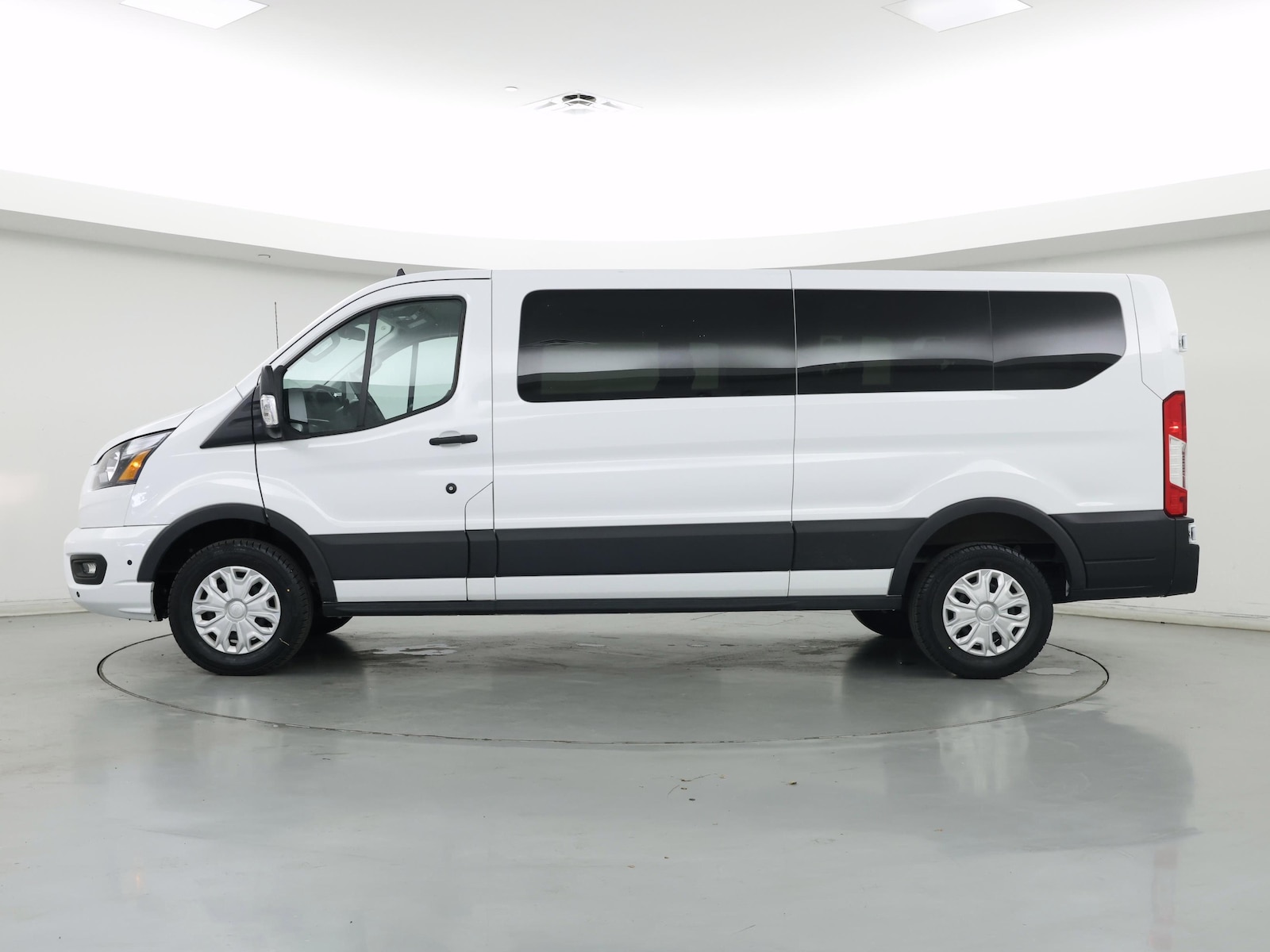 2025 Ford Transit Passenger Van XLT - Photo 4