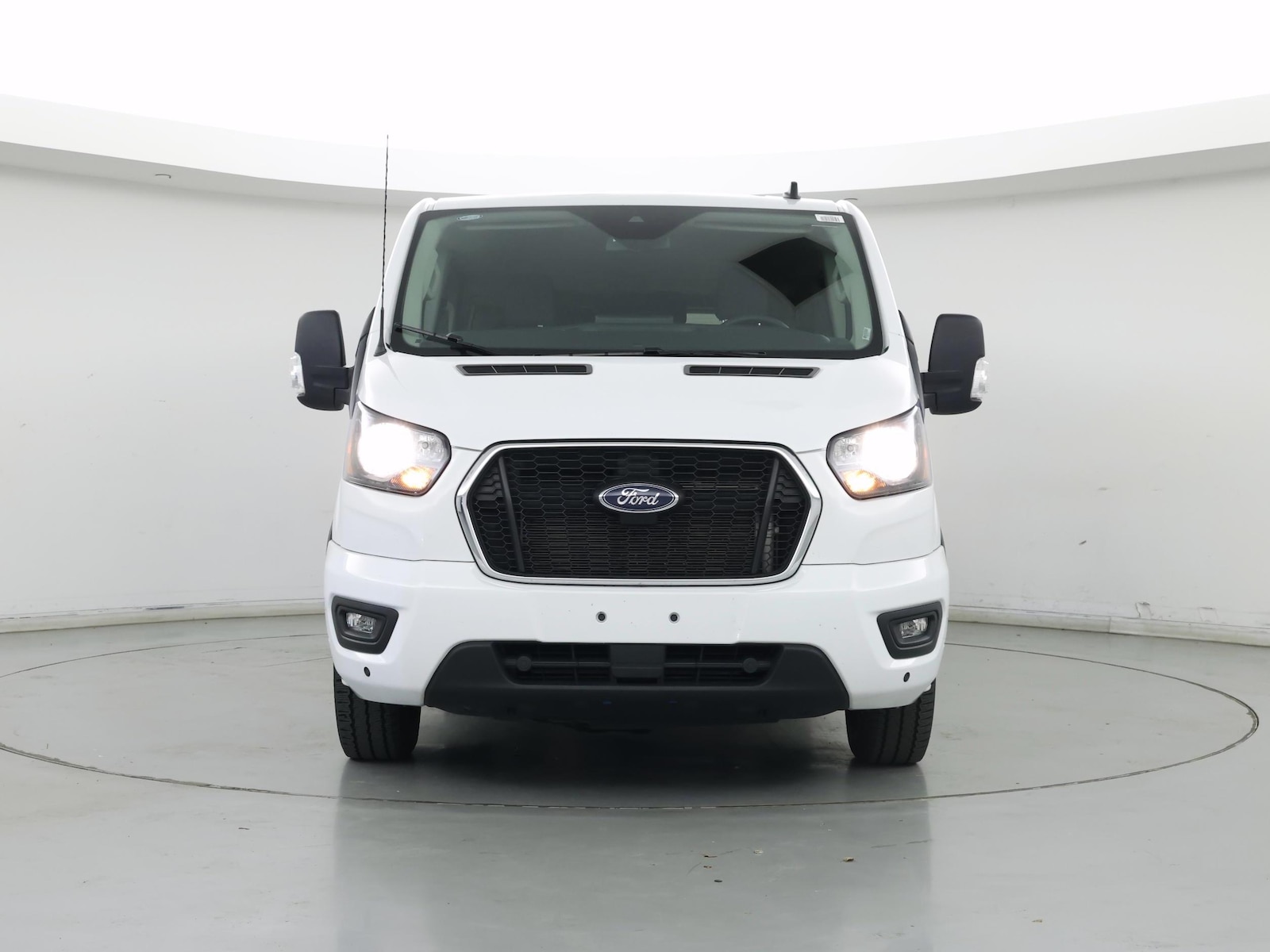 2025 Ford Transit Passenger Van XLT - Photo 6