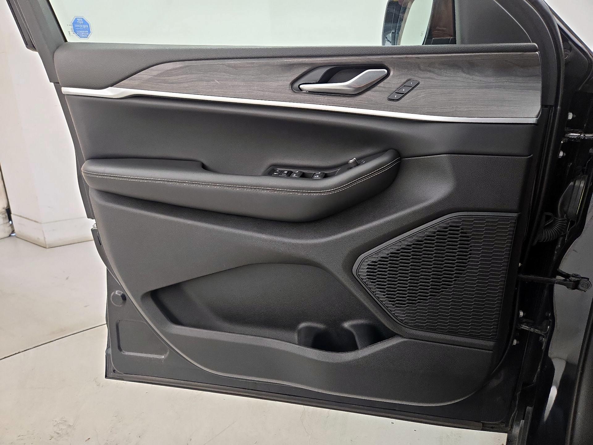 Thumbnail: 2023 Jeep Grand Cherokee - 12