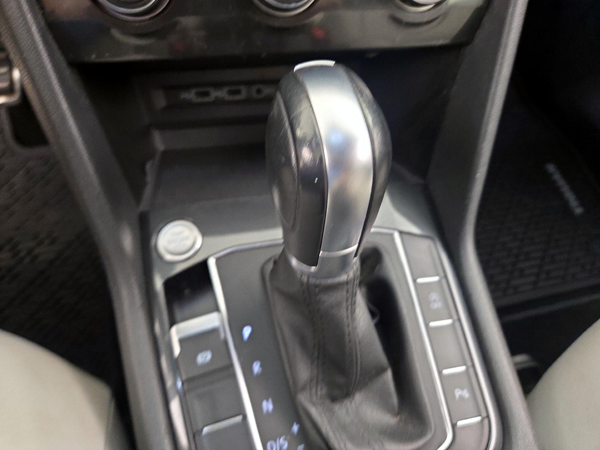Thumbnail: 2019 Volkswagen Tiguan - 17