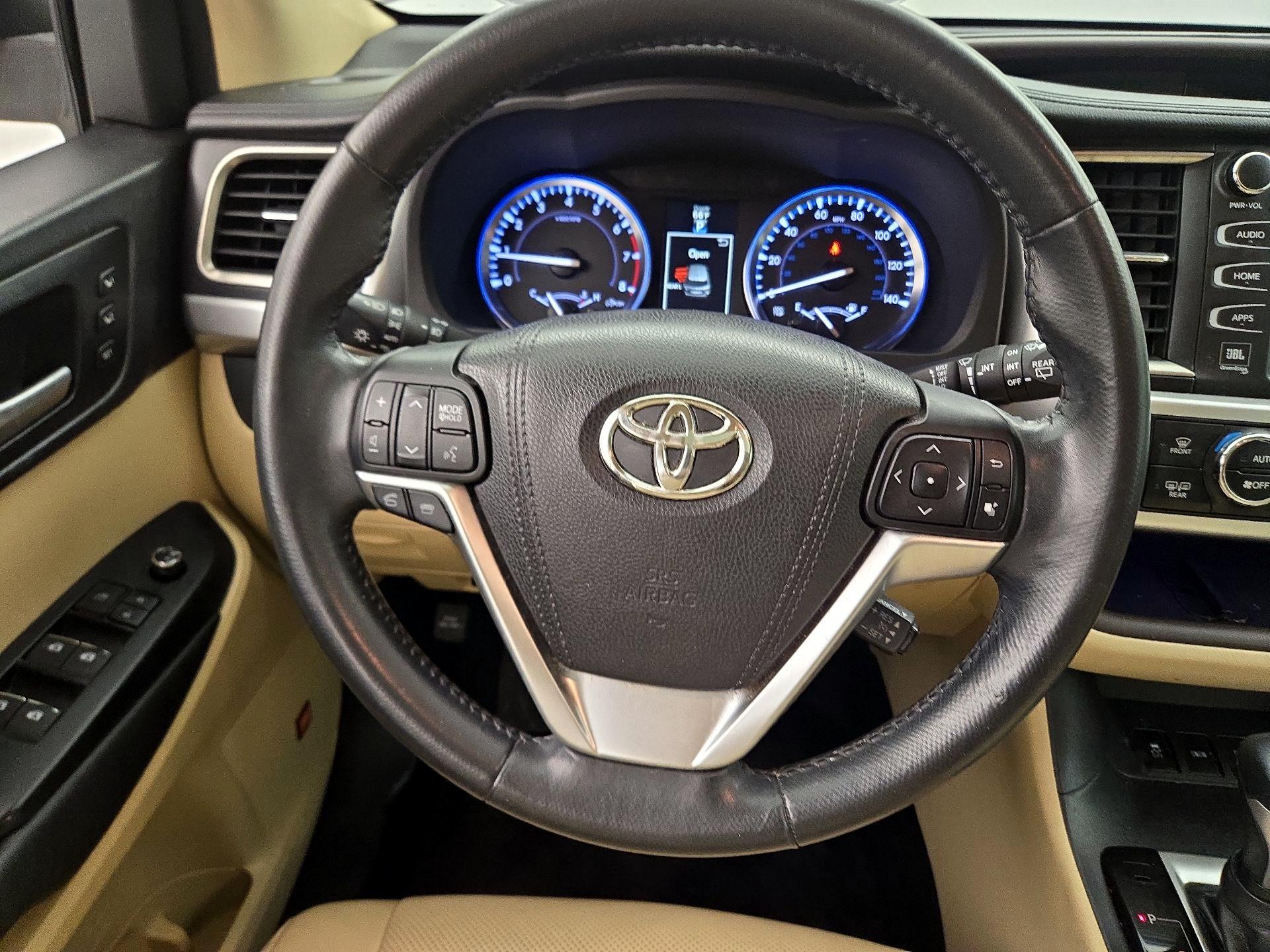 Thumbnail: 2015 Toyota Highlander - 10