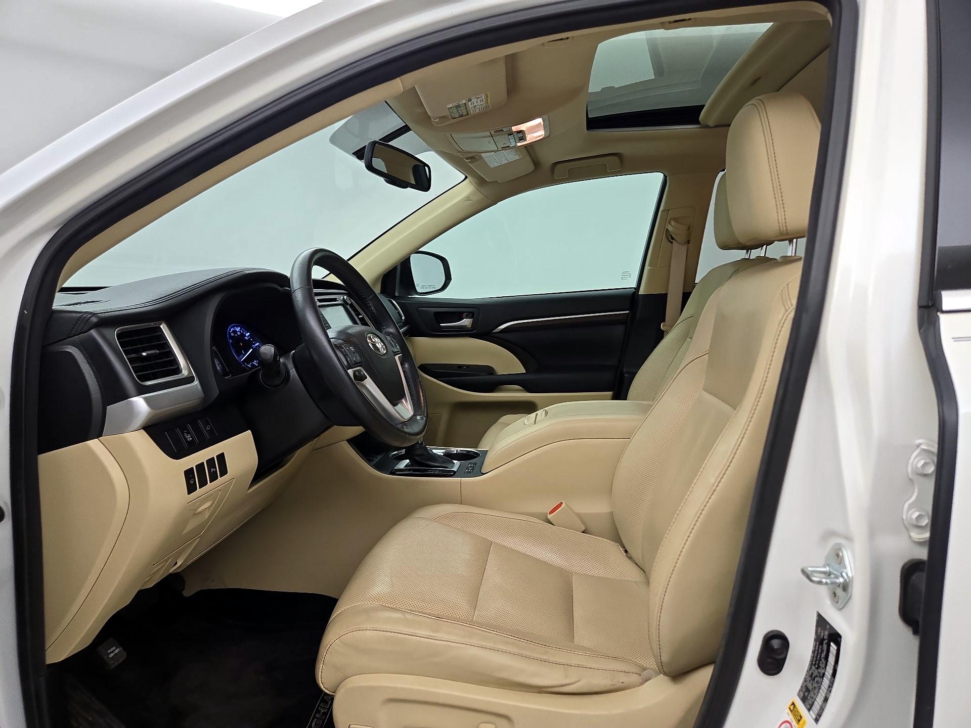 Thumbnail: 2015 Toyota Highlander - 11