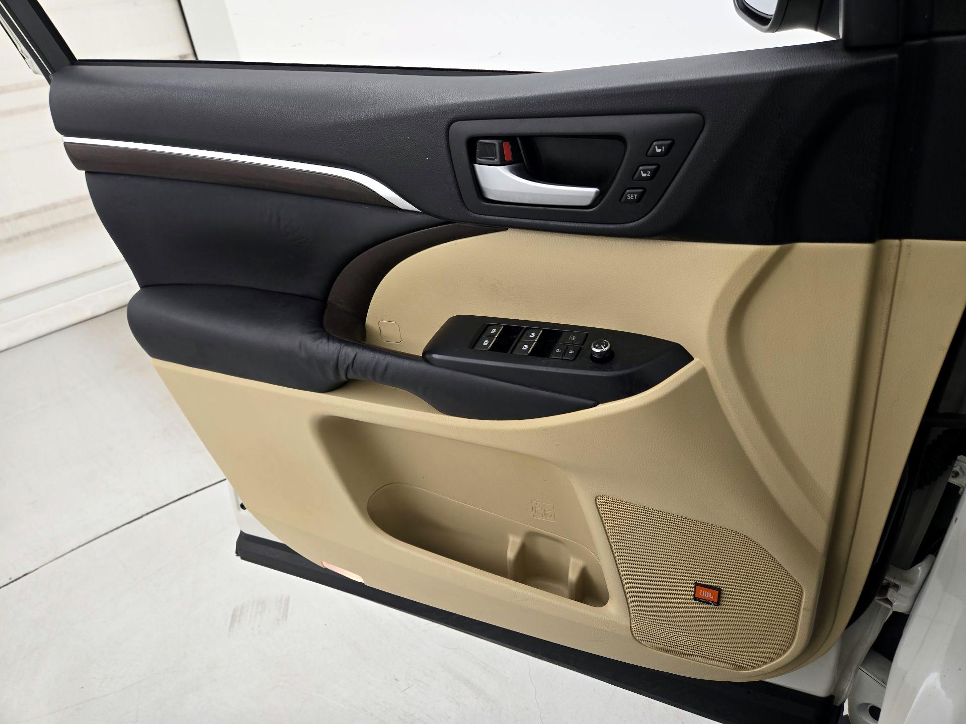 Thumbnail: 2015 Toyota Highlander - 12