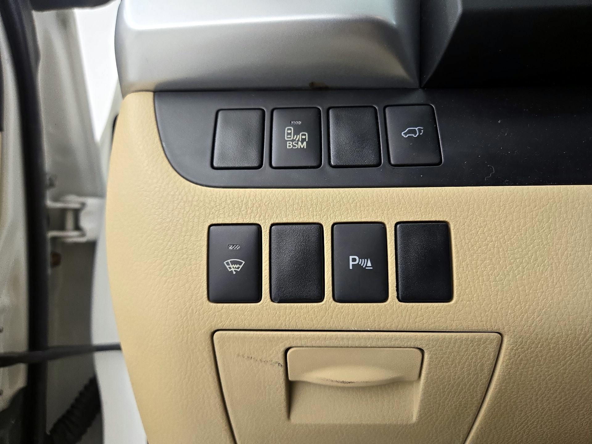 Thumbnail: 2015 Toyota Highlander - 13